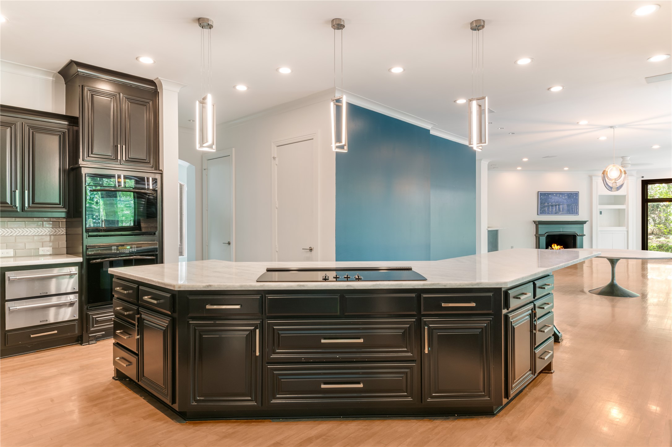 2420 Lincoln Drive