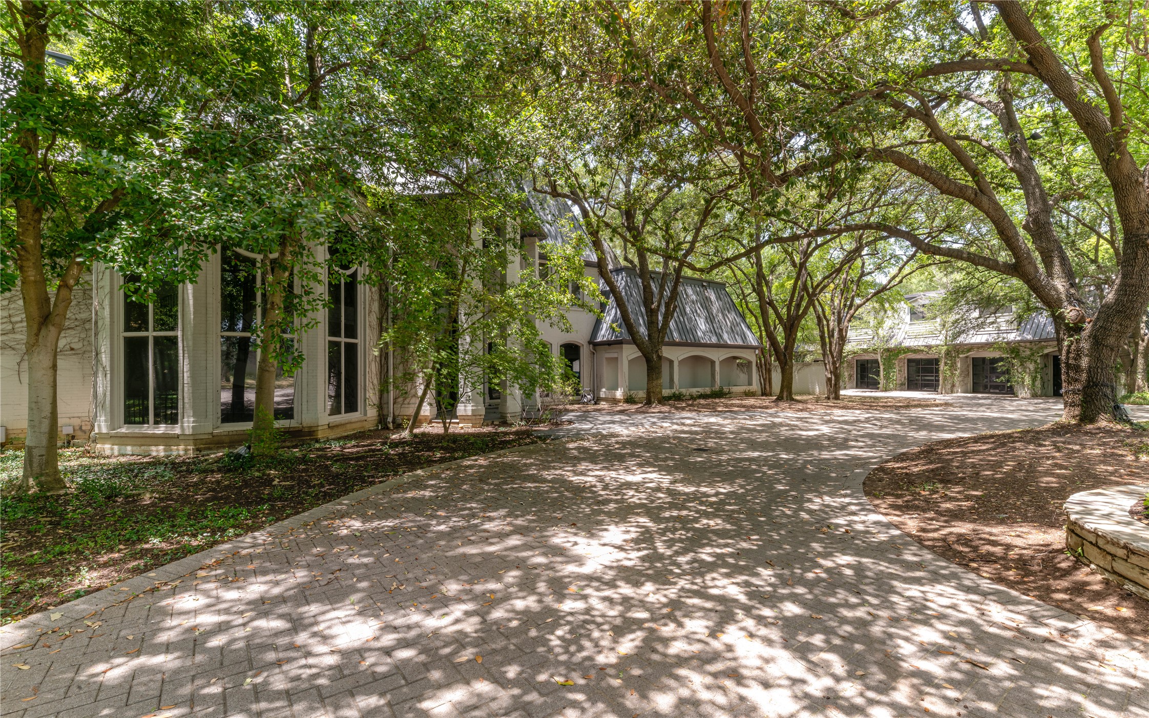 2420 Lincoln Drive