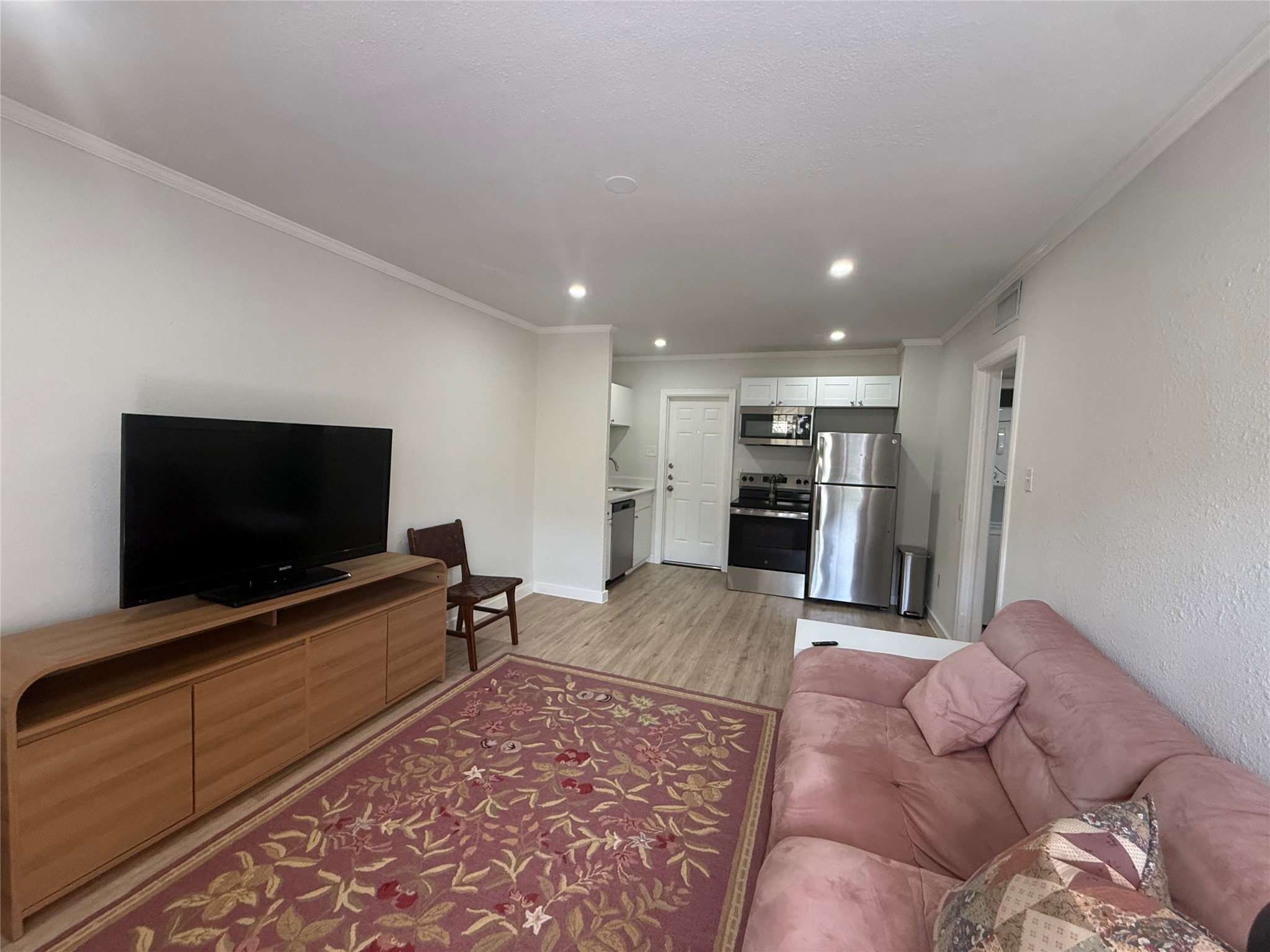 4101 Douglas Avenue 204