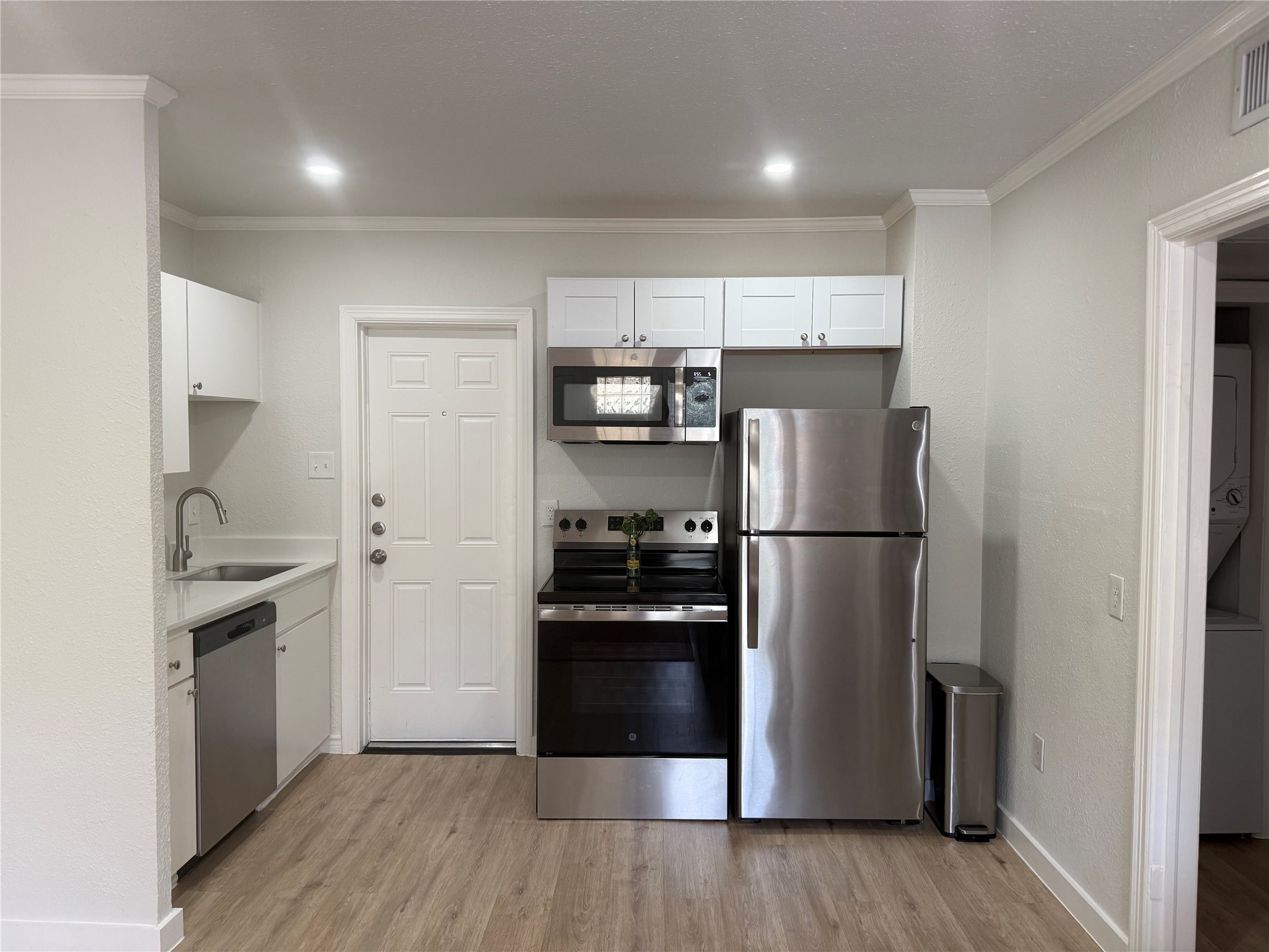 4101 Douglas Avenue 204