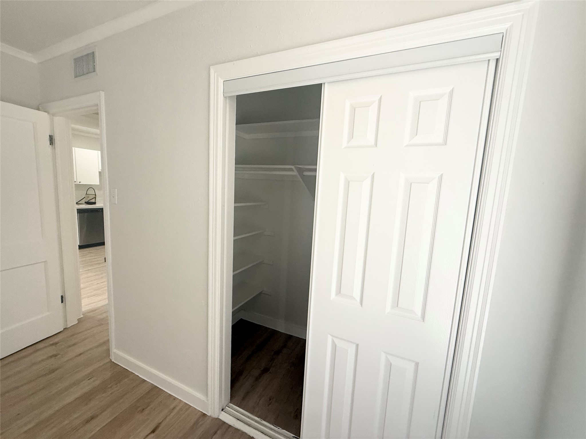 4101 Douglas Avenue 204