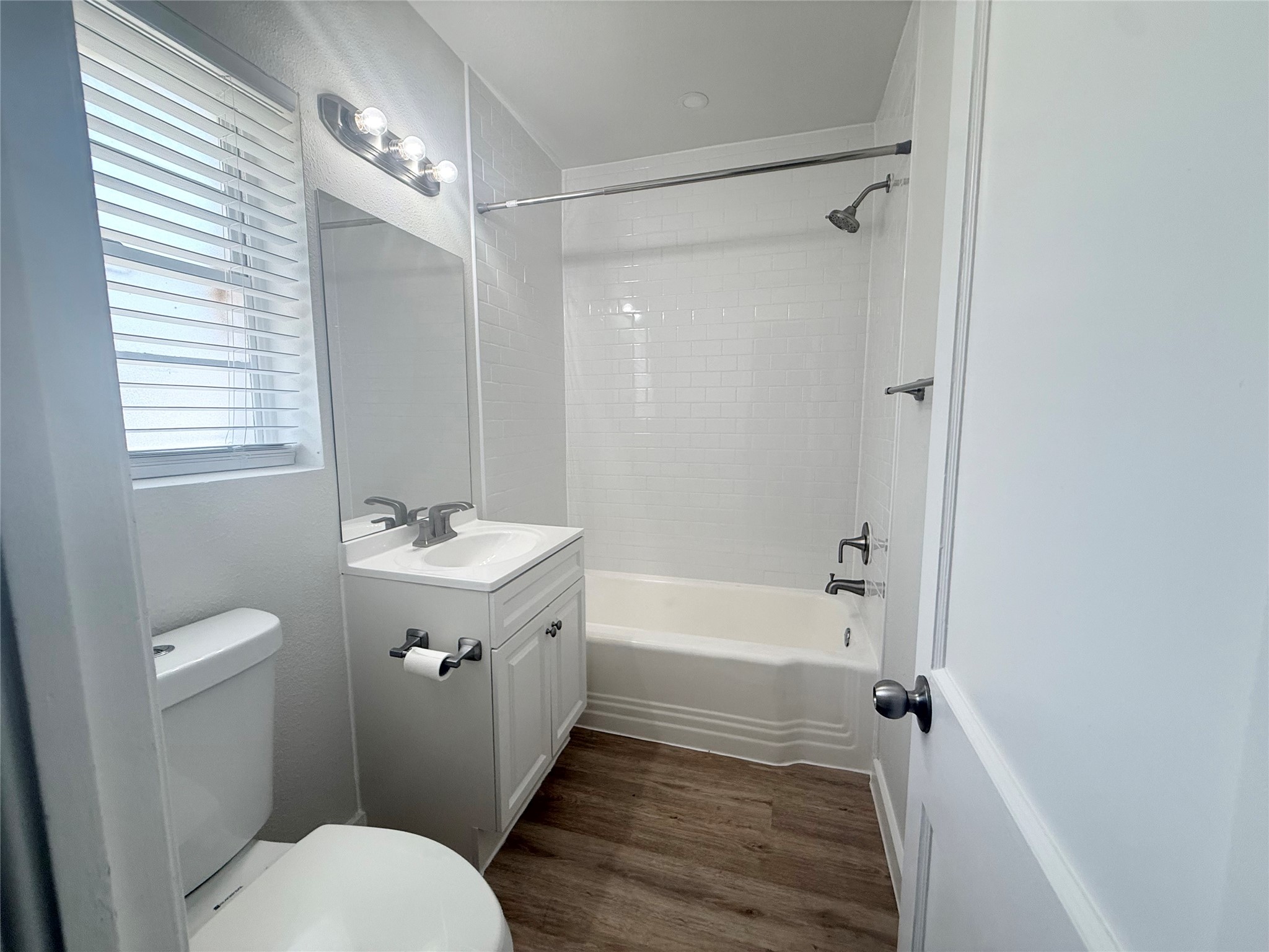 4101 Douglas Avenue 204