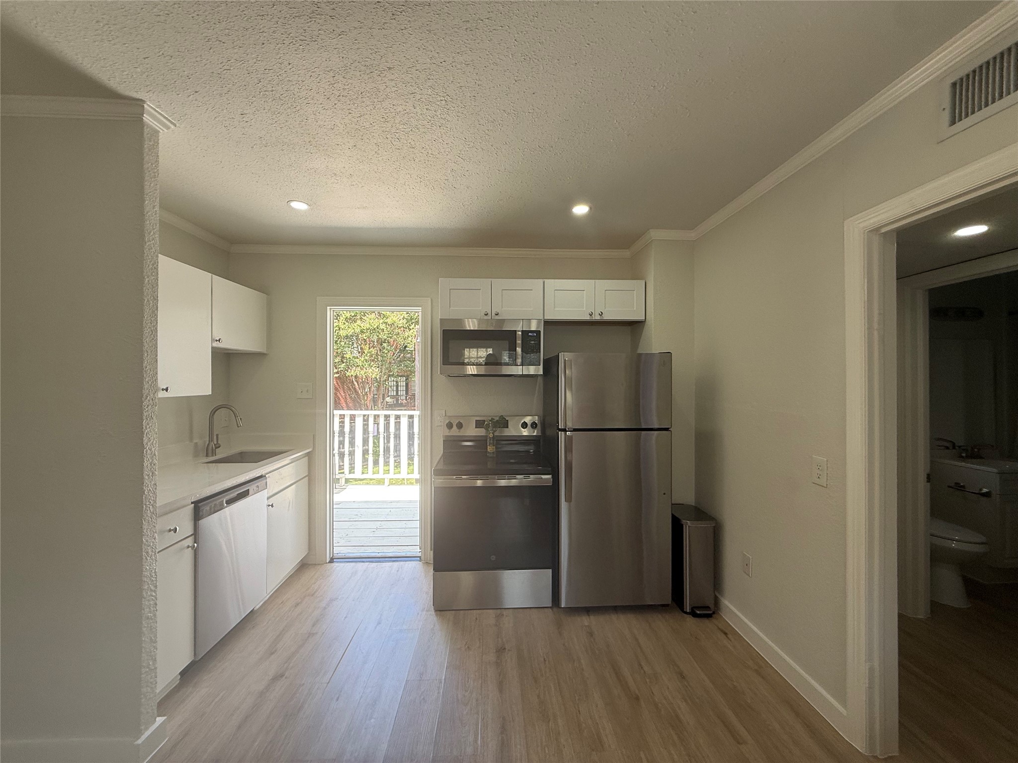 4101 Douglas Avenue 204