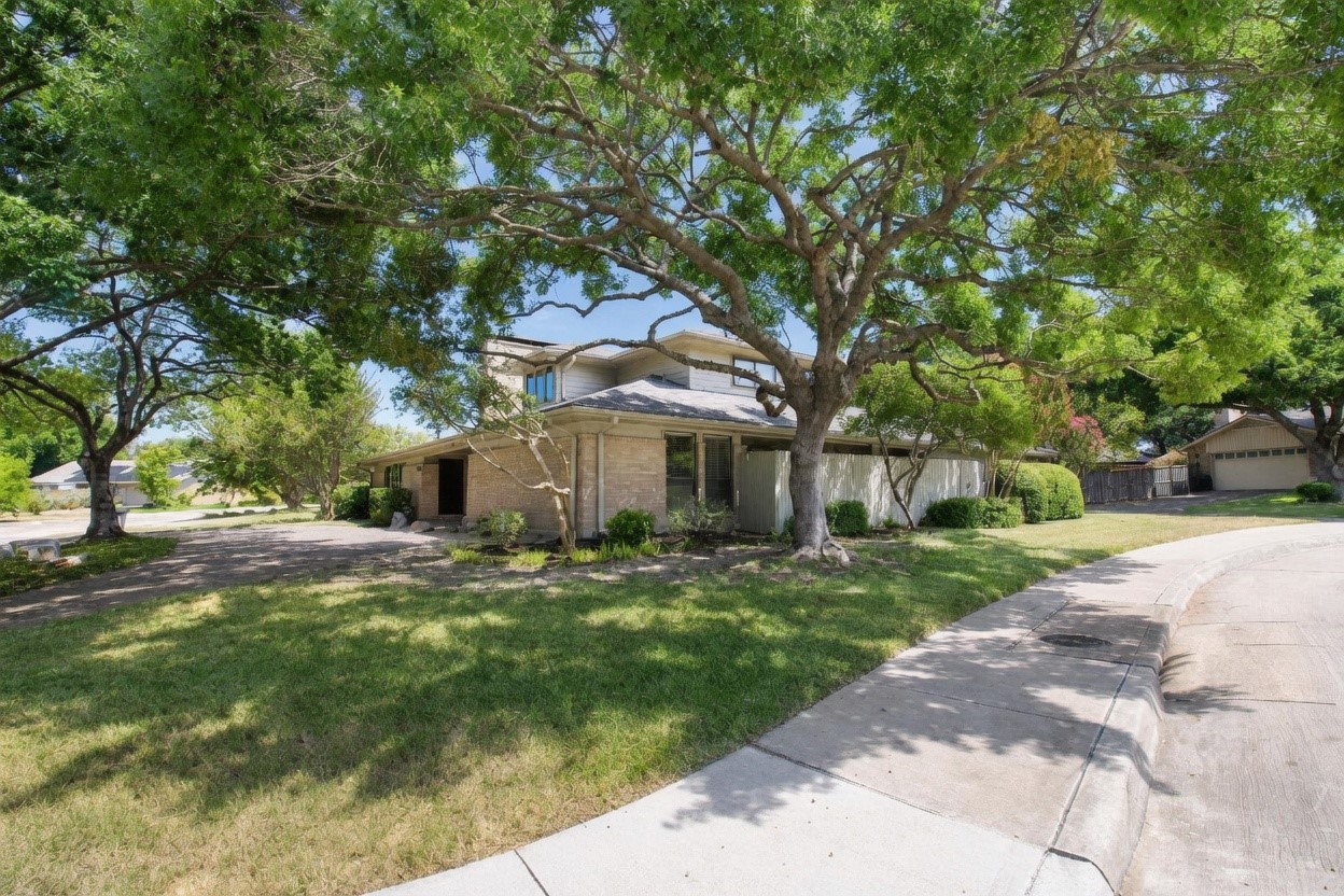 11901 Woodbridge Drive