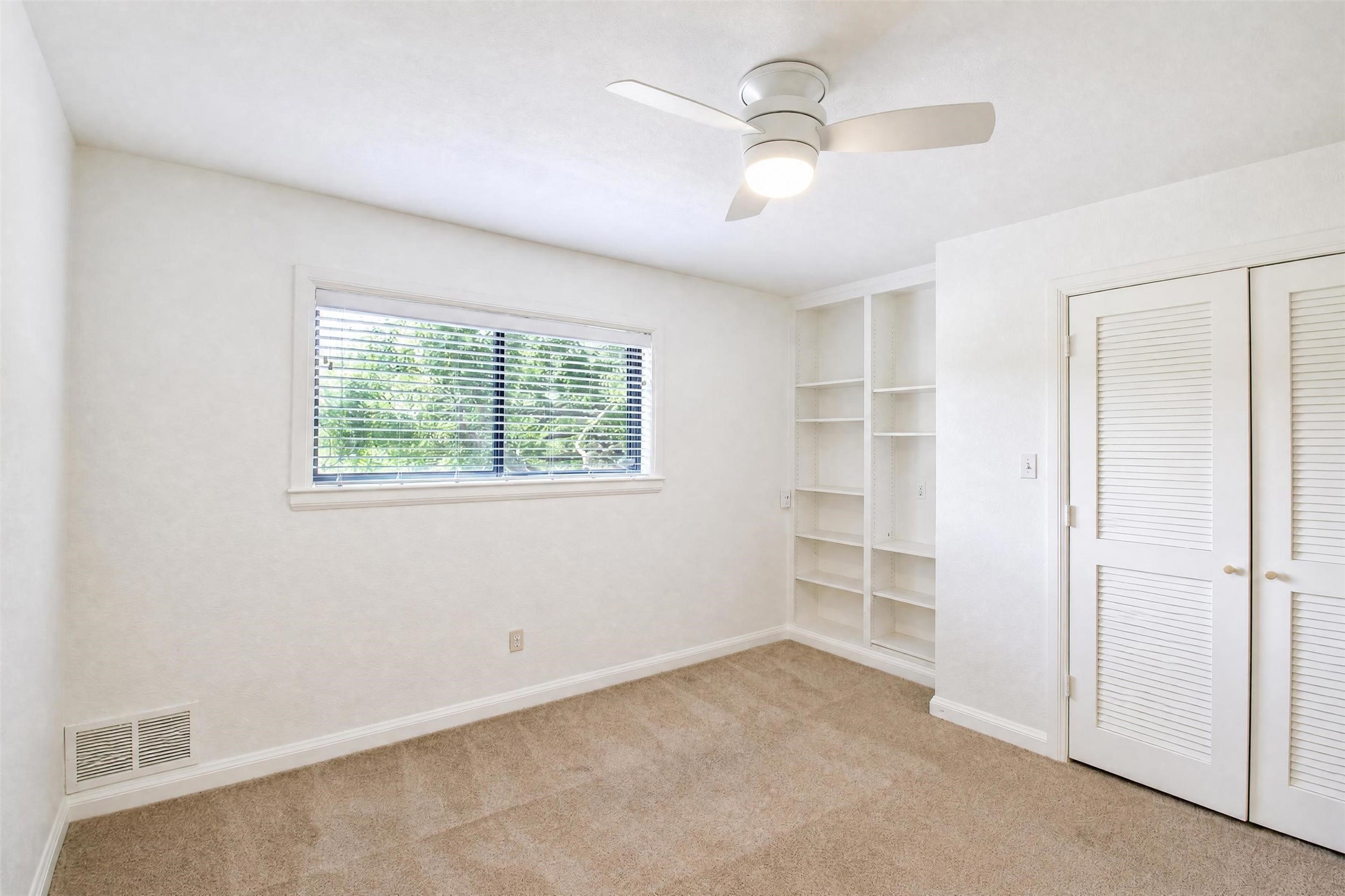 11901 Woodbridge Drive
