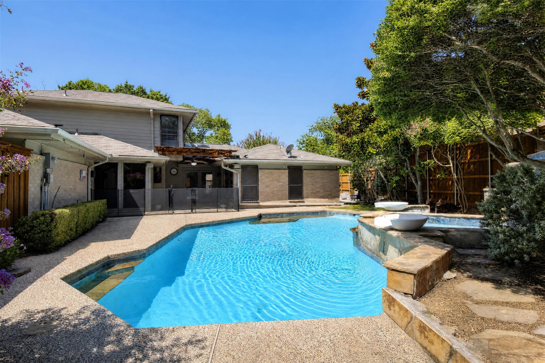 11901 Woodbridge Drive