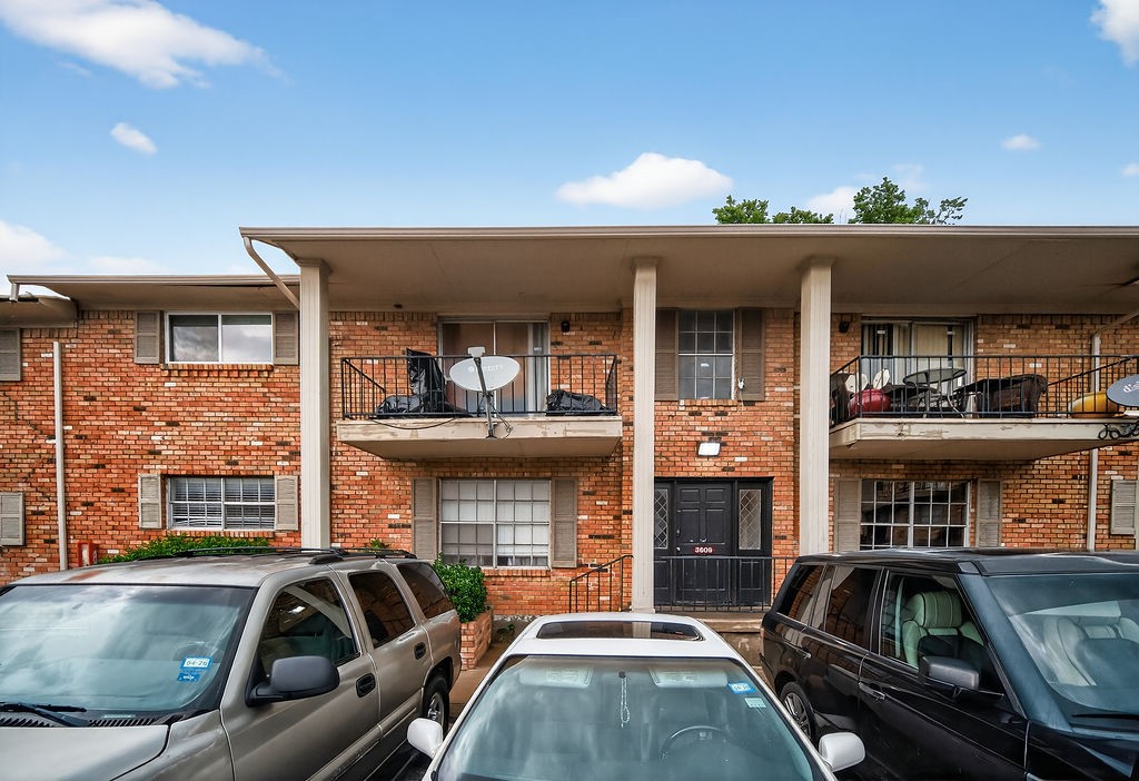 3609 Parkridge Drive 204