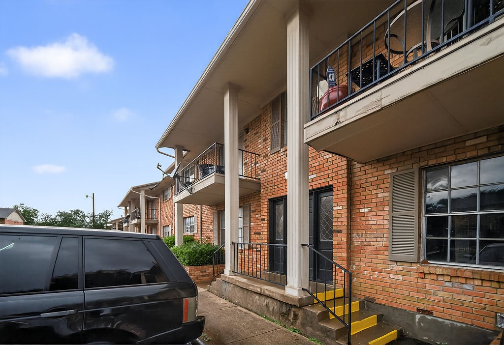 3609 Parkridge Drive 204