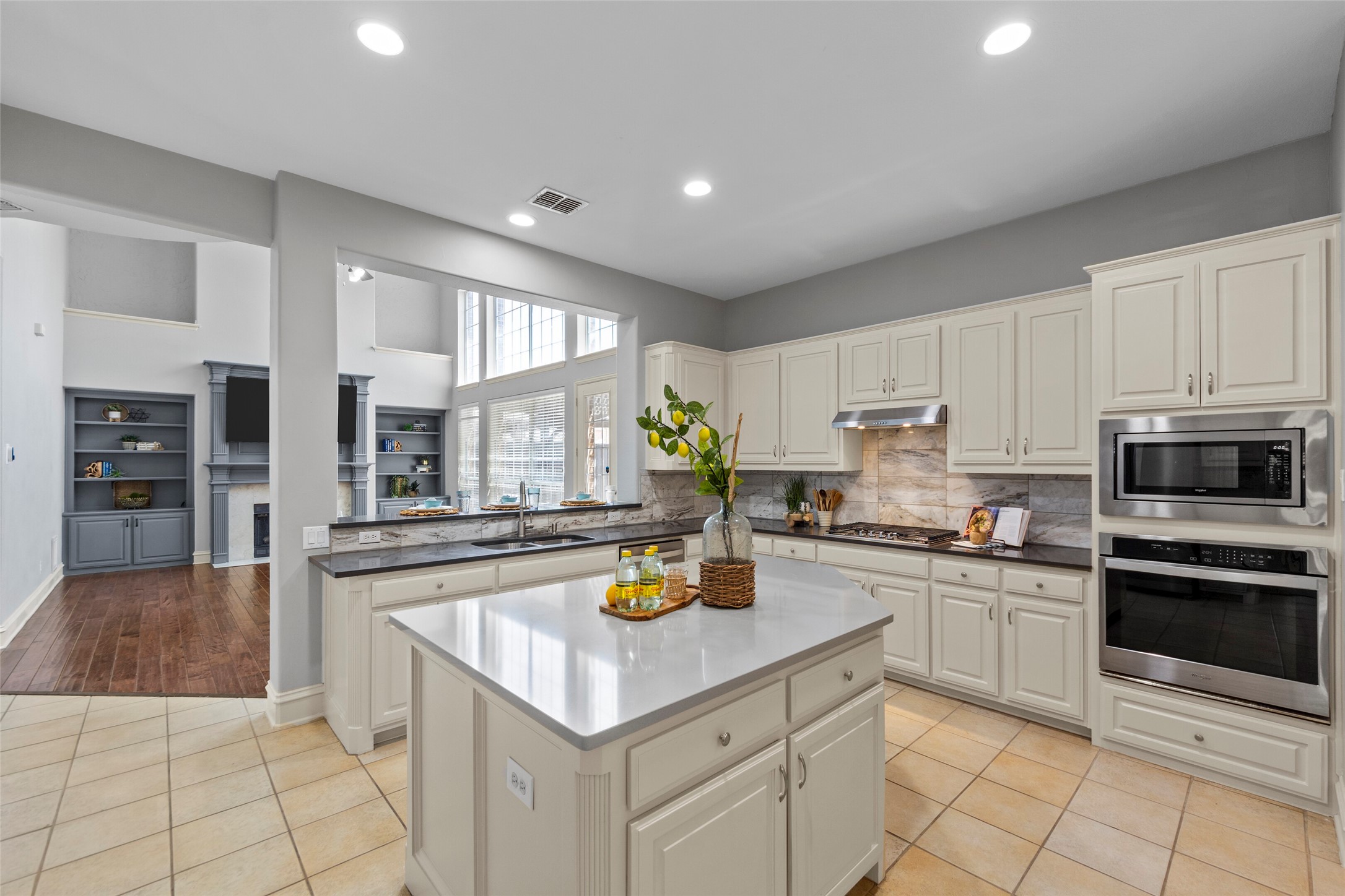 2447 Blackstone Drive