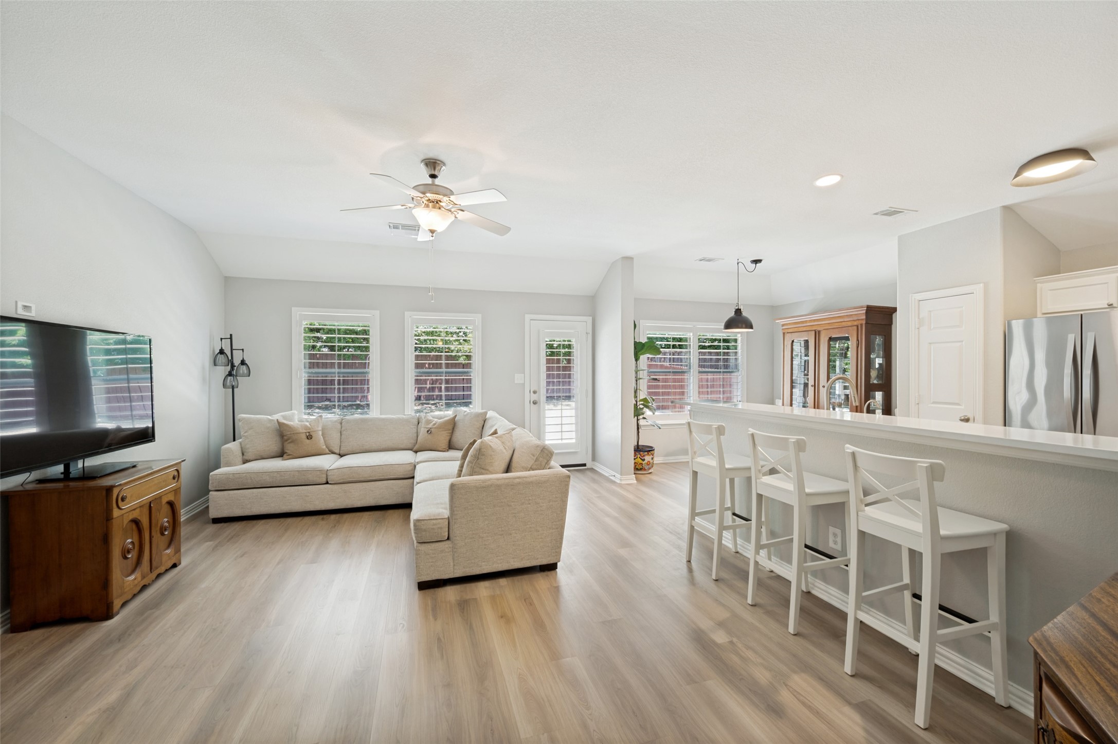 3707 Redwood Circle