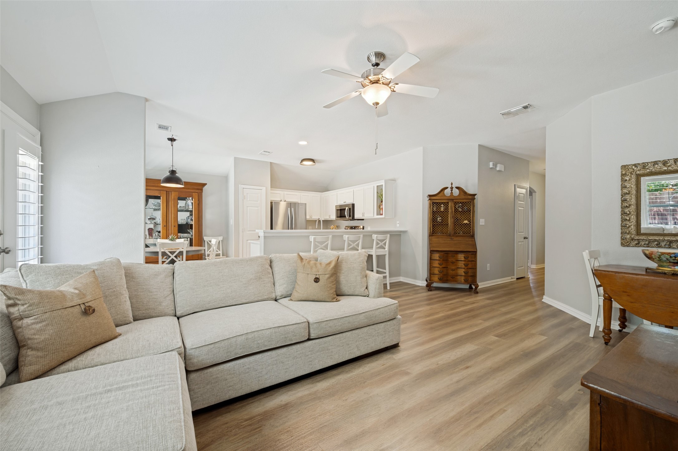 3707 Redwood Circle