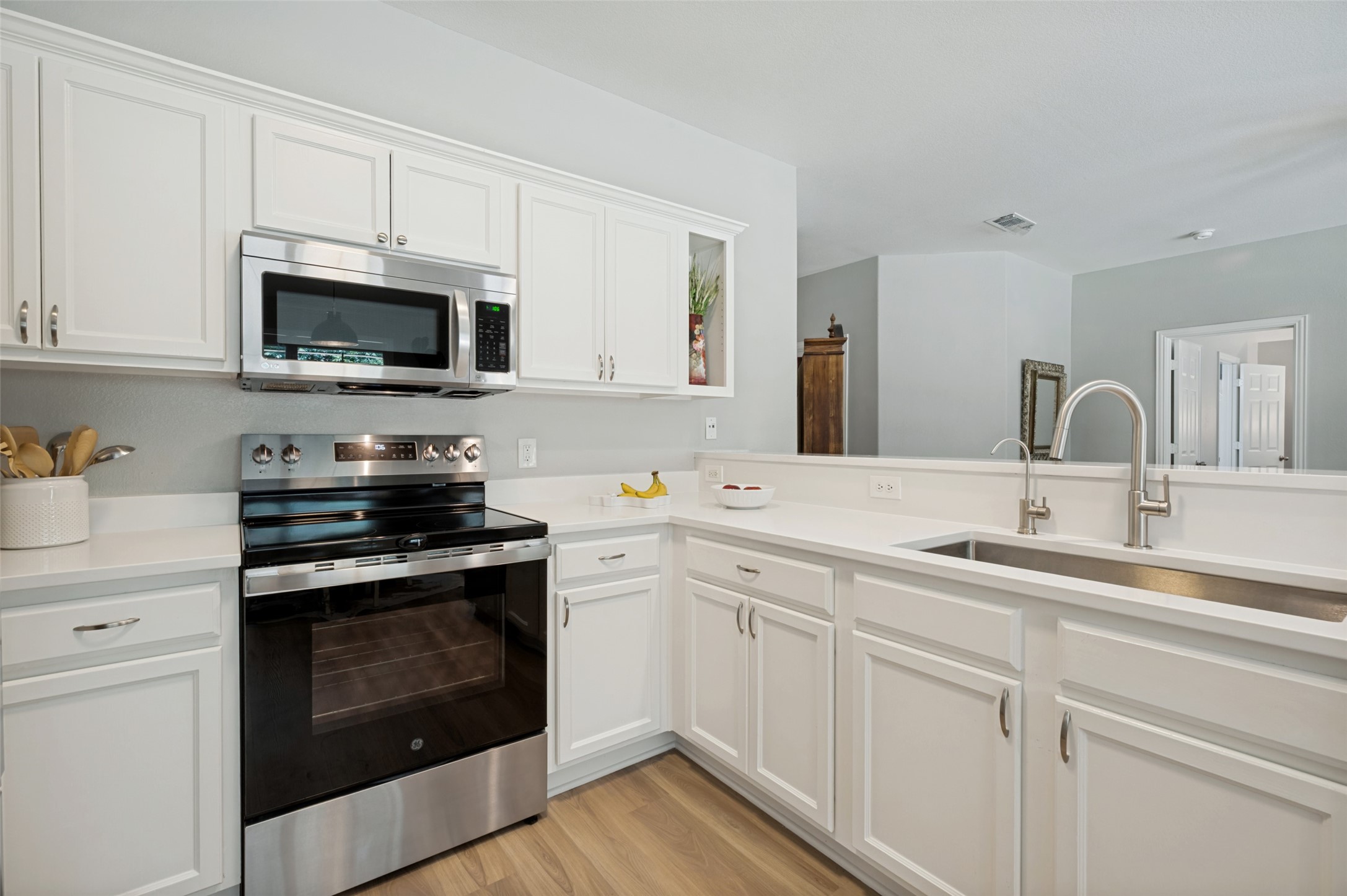 3707 Redwood Circle