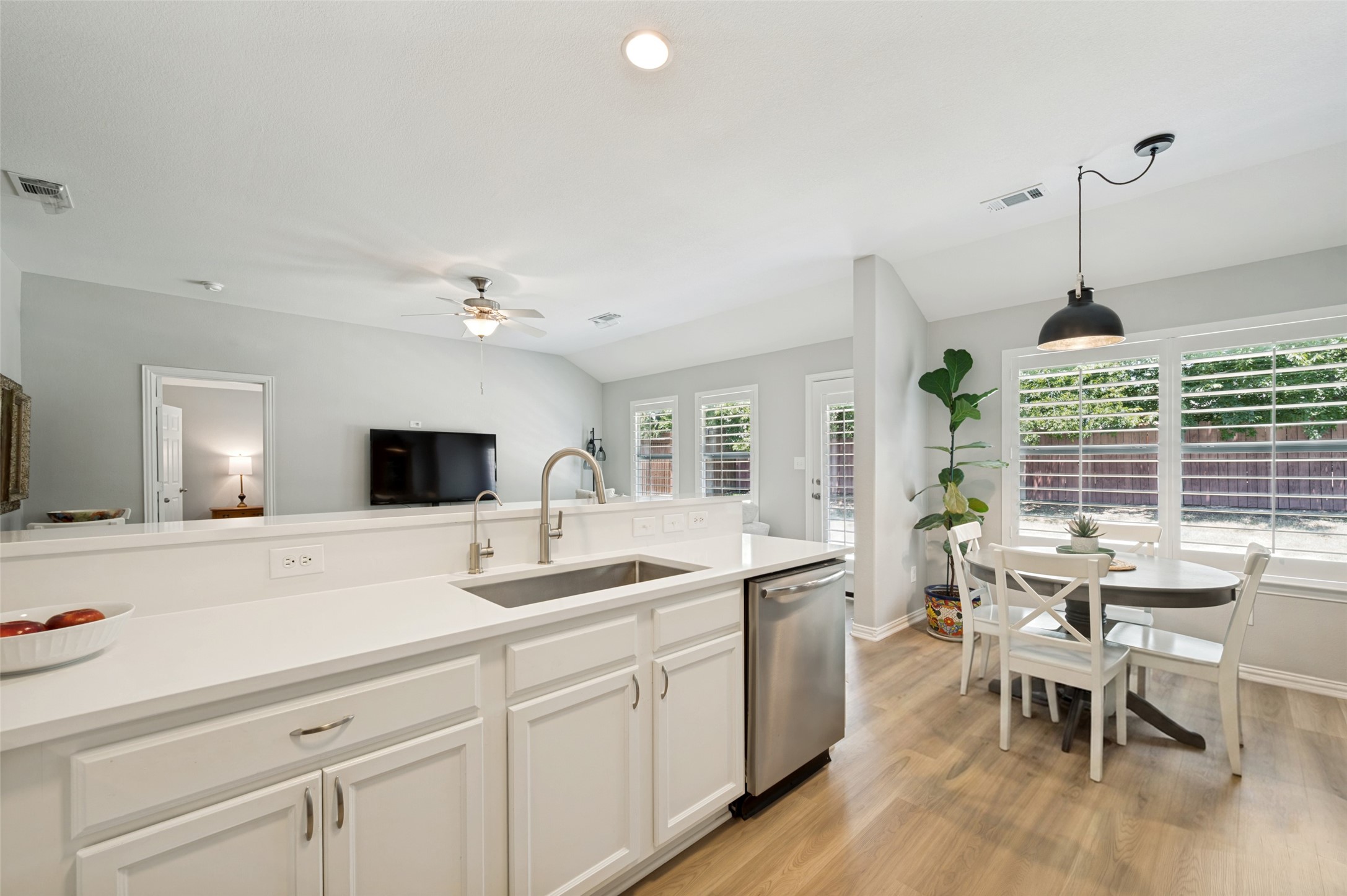 3707 Redwood Circle