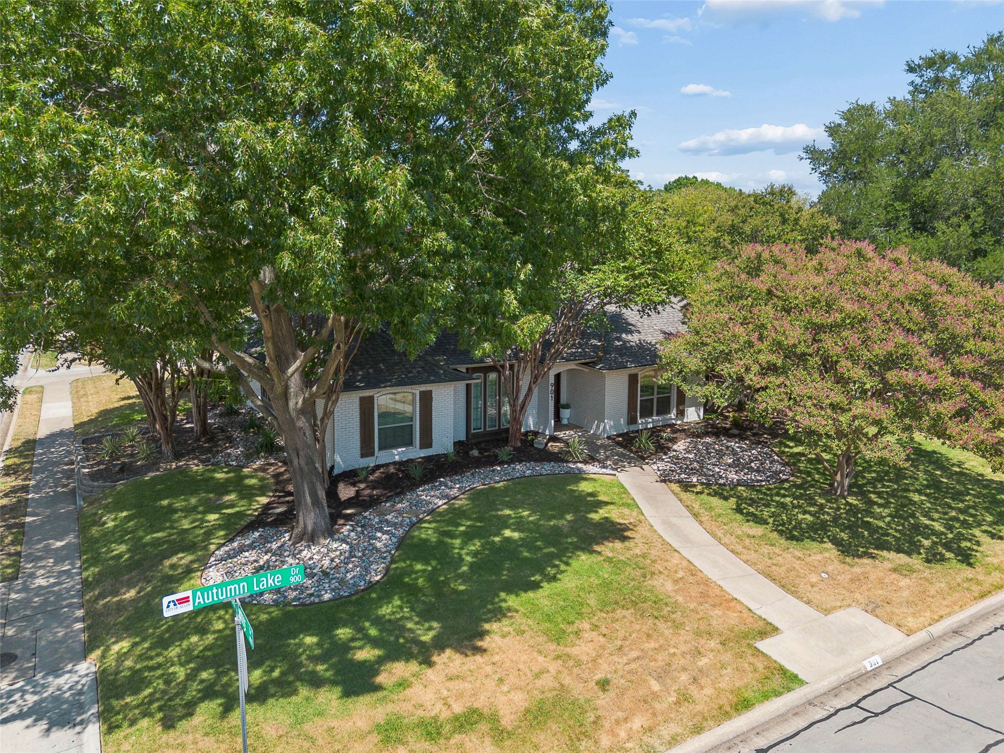 901 Autumn Lake Drive