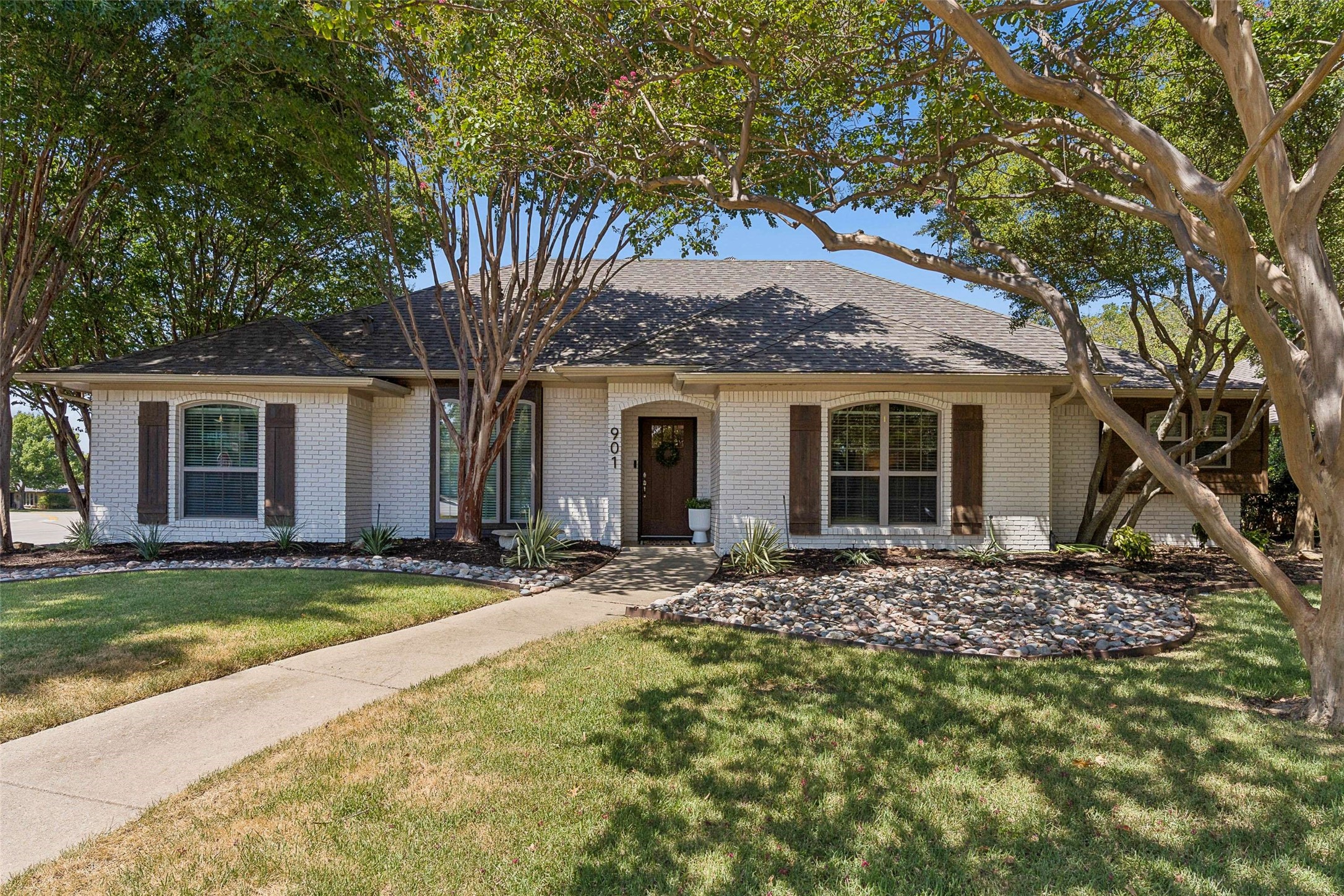 901 Autumn Lake Drive