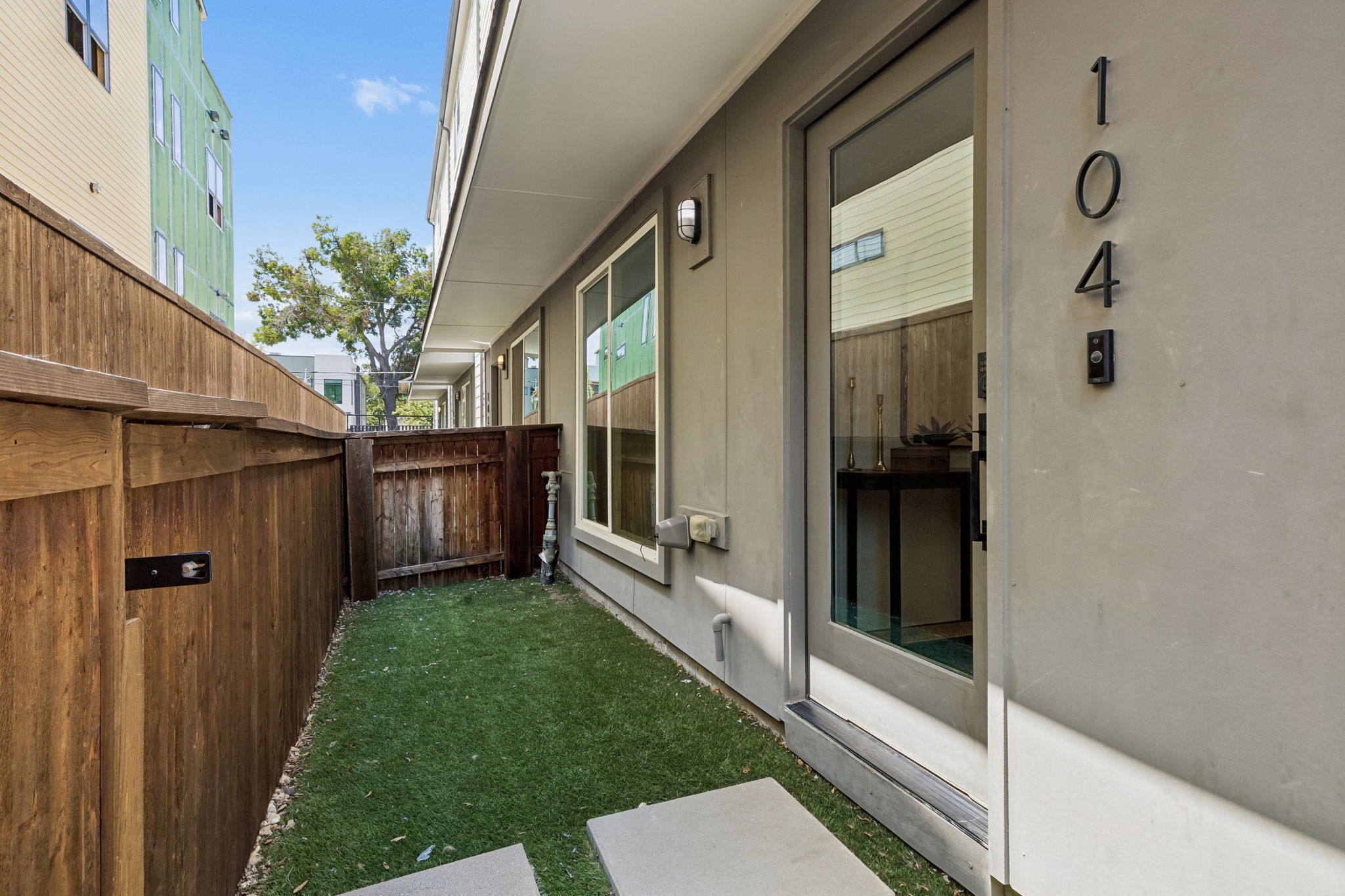 1901 N Carroll Avenue 104