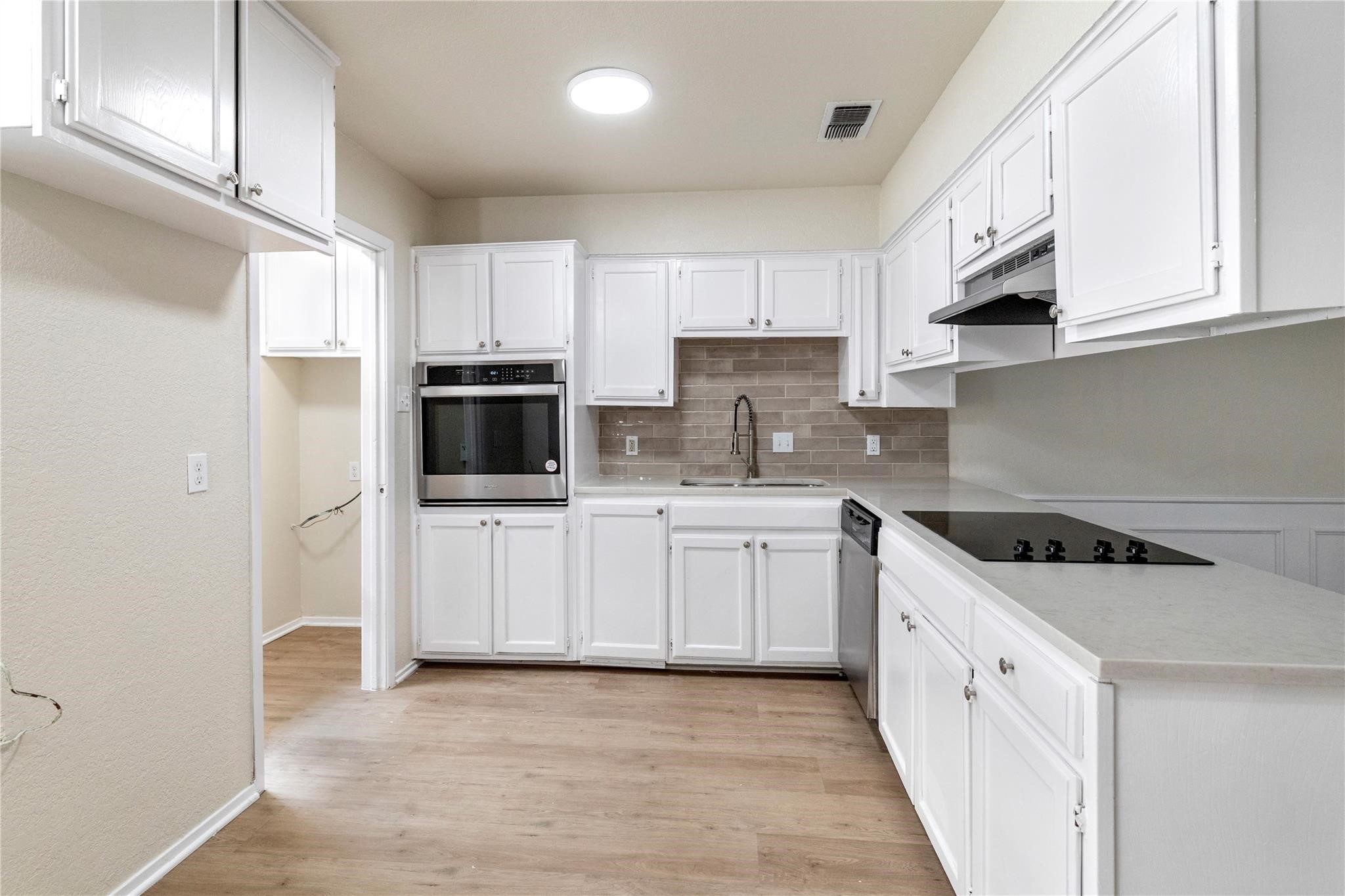 1610 Brown Trail