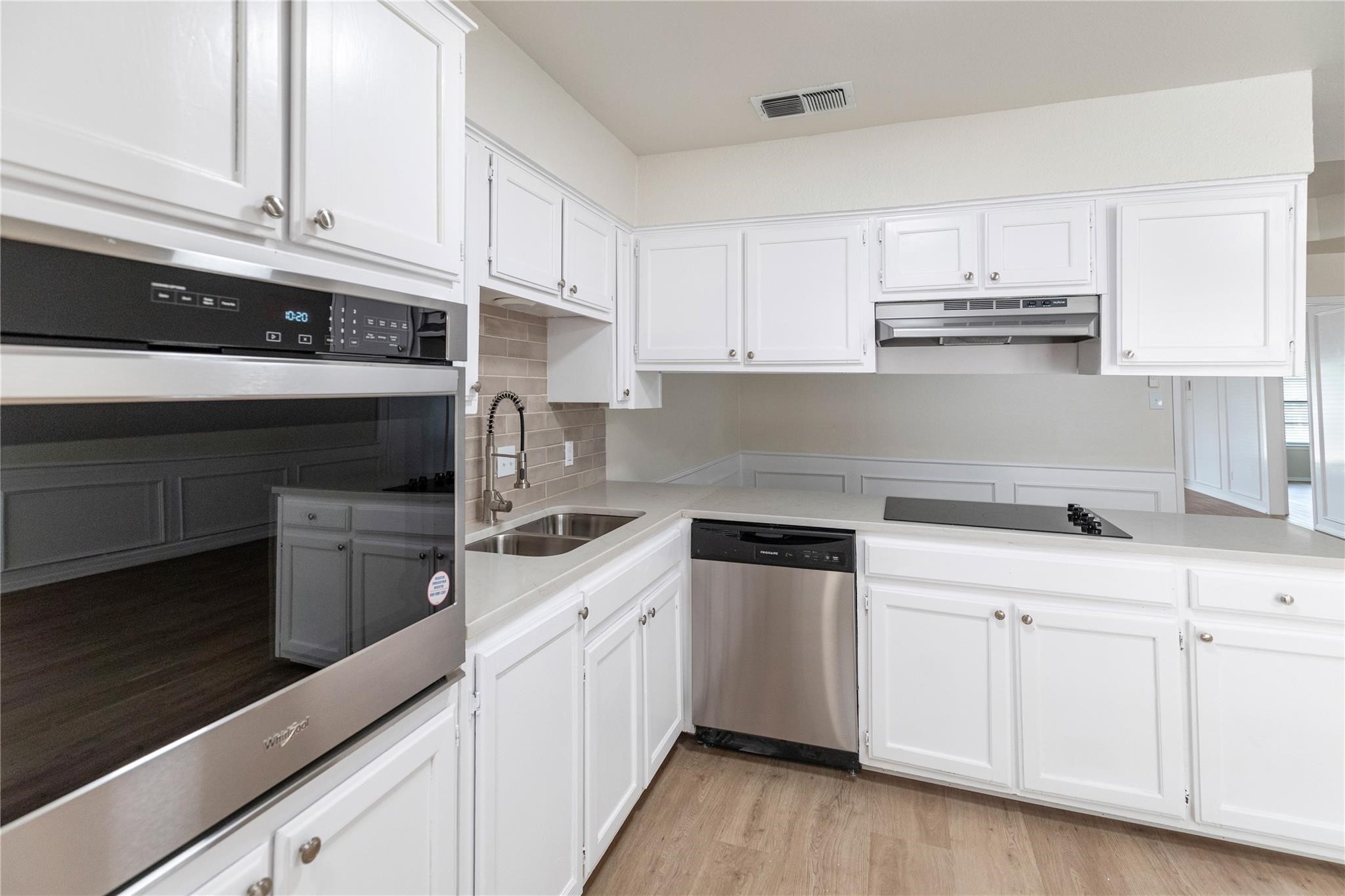 1610 Brown Trail