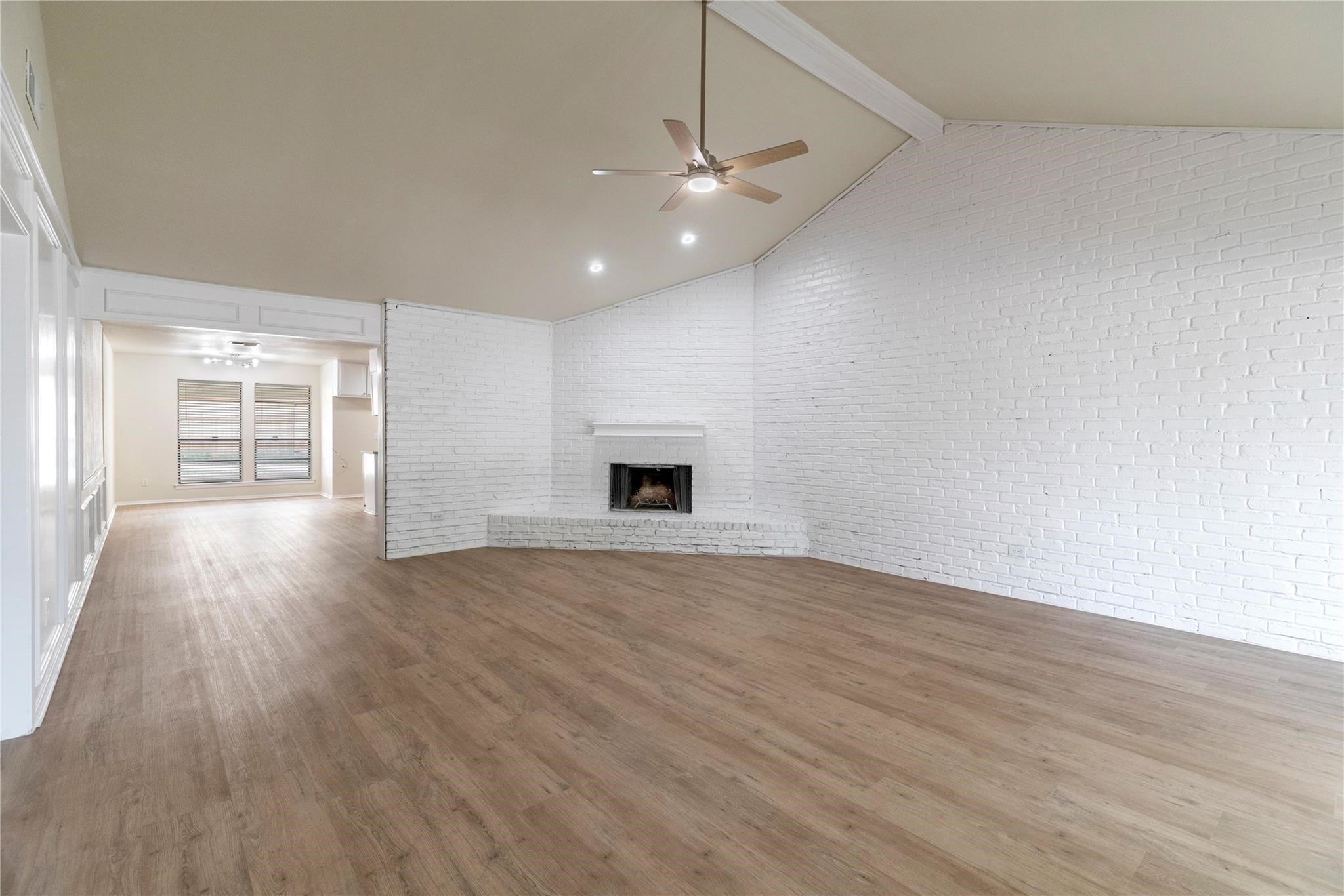 1610 Brown Trail