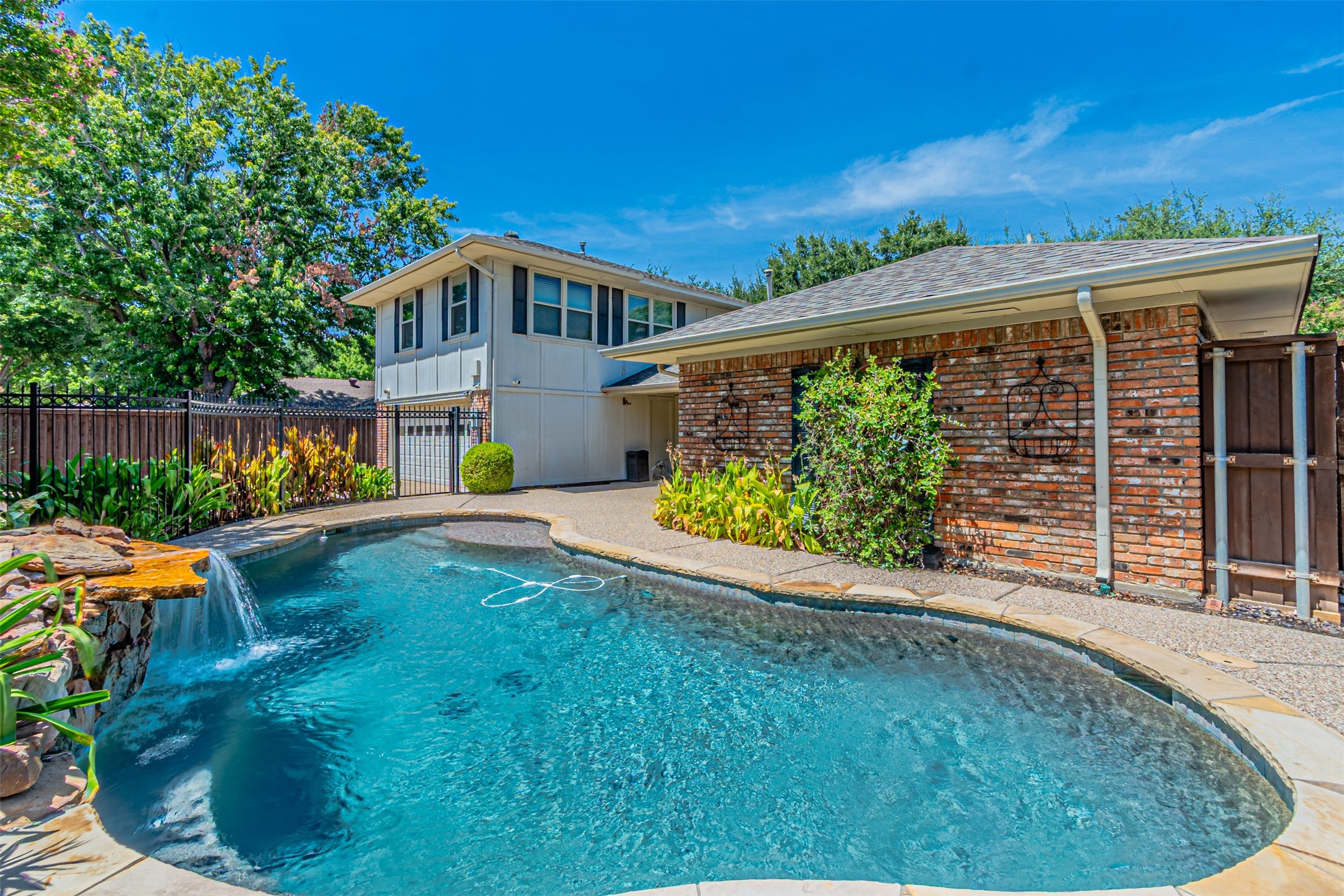 2509 Shadow Lane Drive