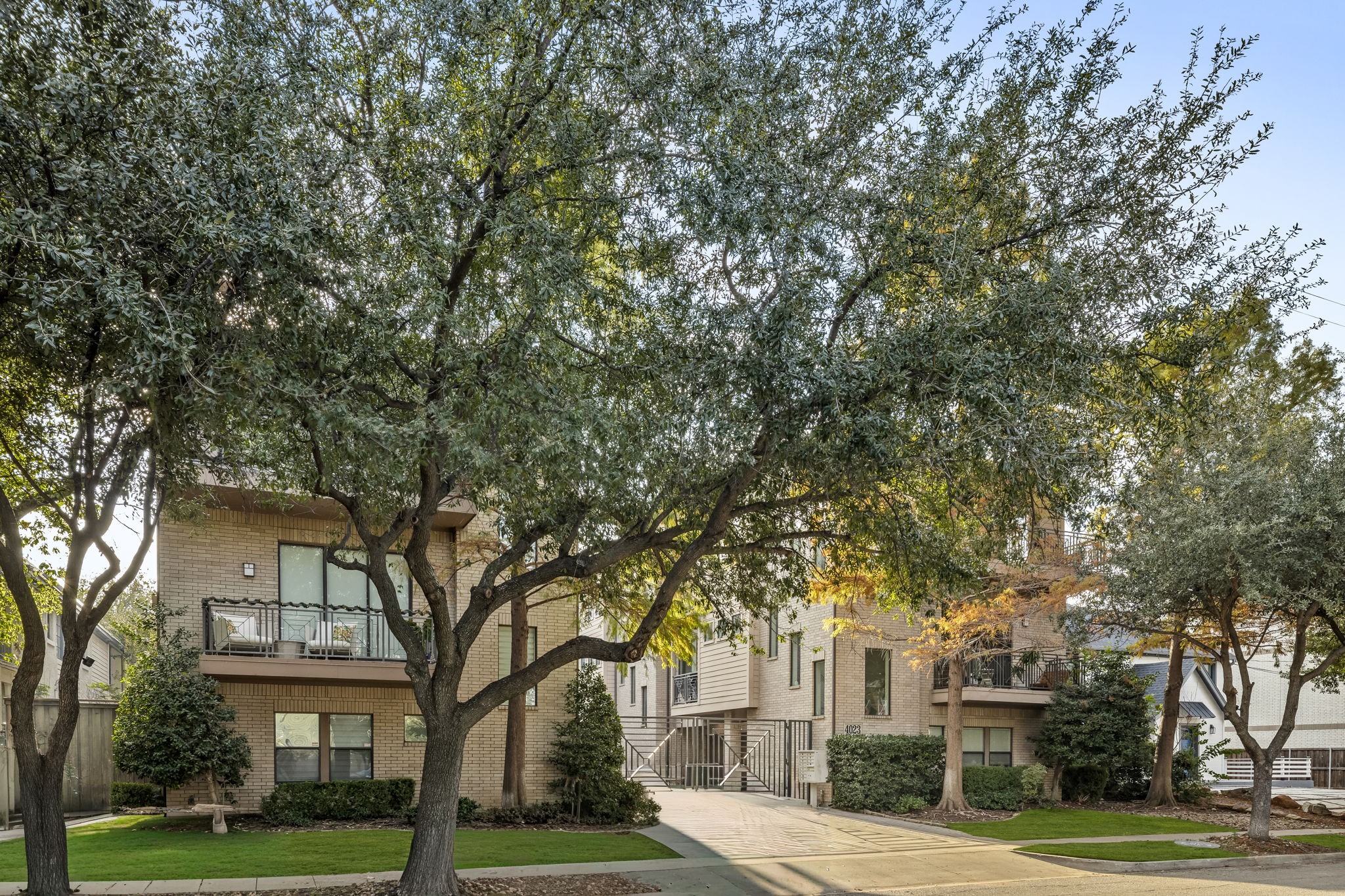 4023 Rawlins Street 105