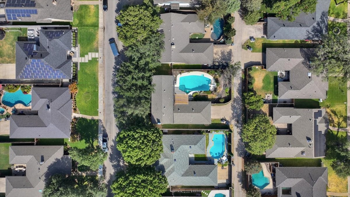 7240 Whispering Pines Drive
