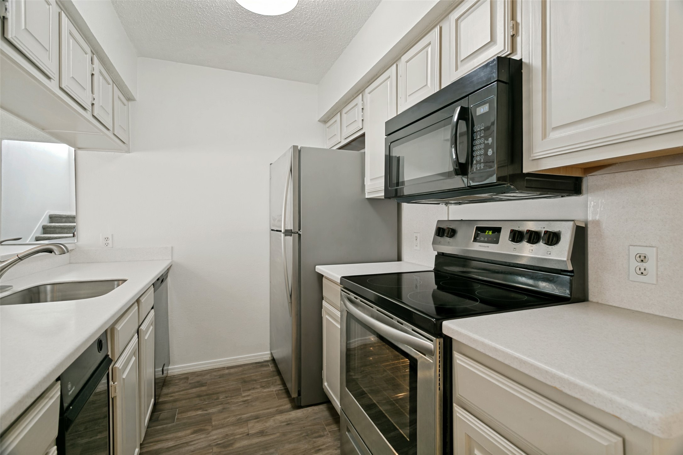 18240 Midway Road 901