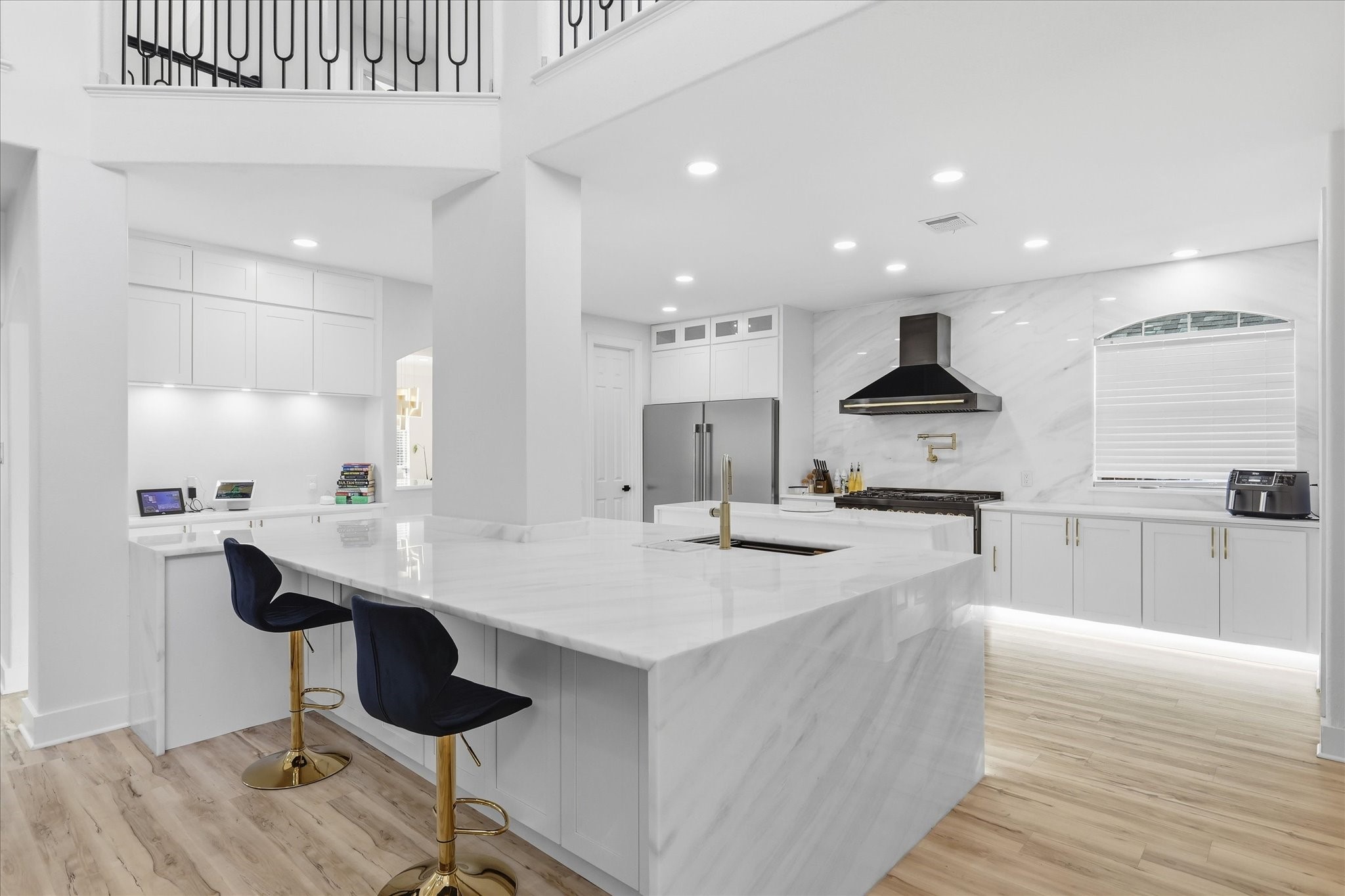 1106 Bridgeway Lane