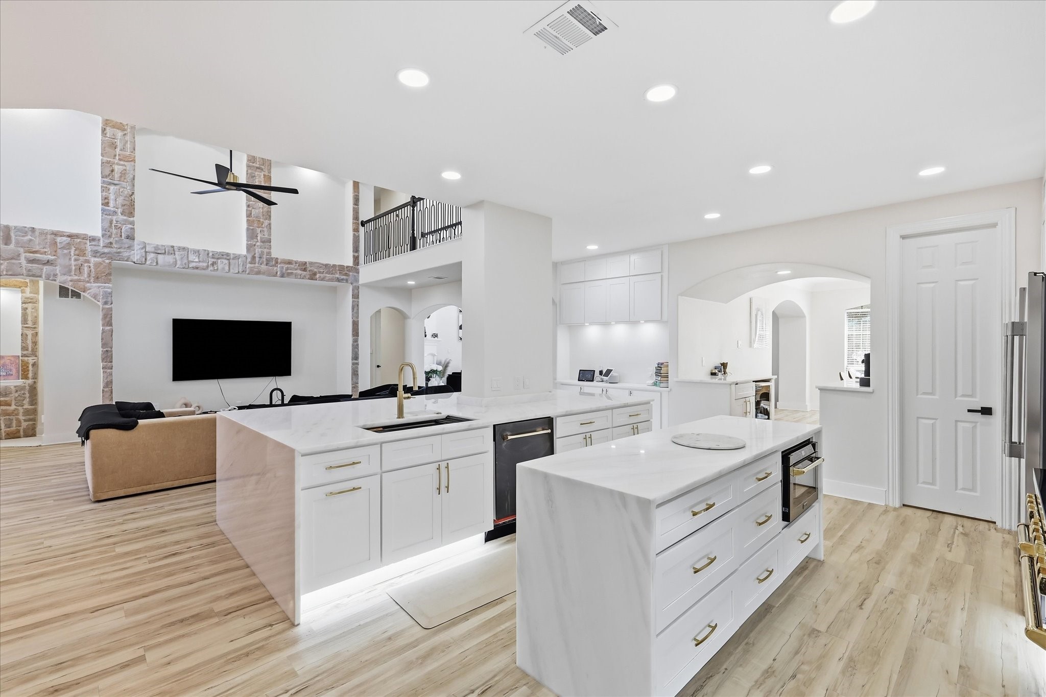 1106 Bridgeway Lane