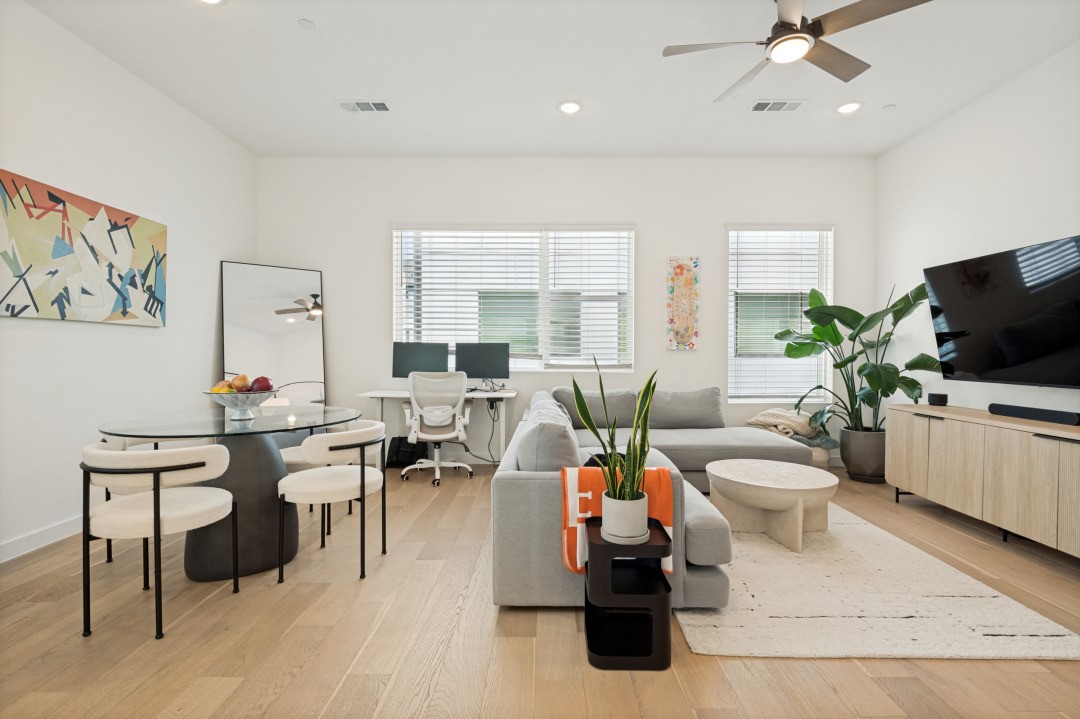 427 W 10th Street 201
