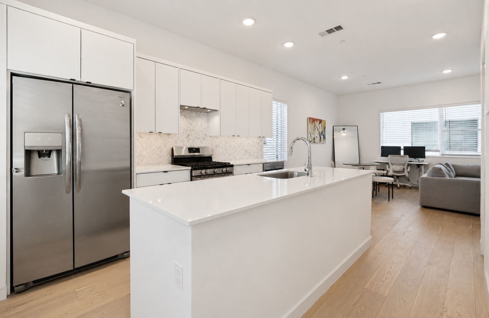 427 W 10th Street 201