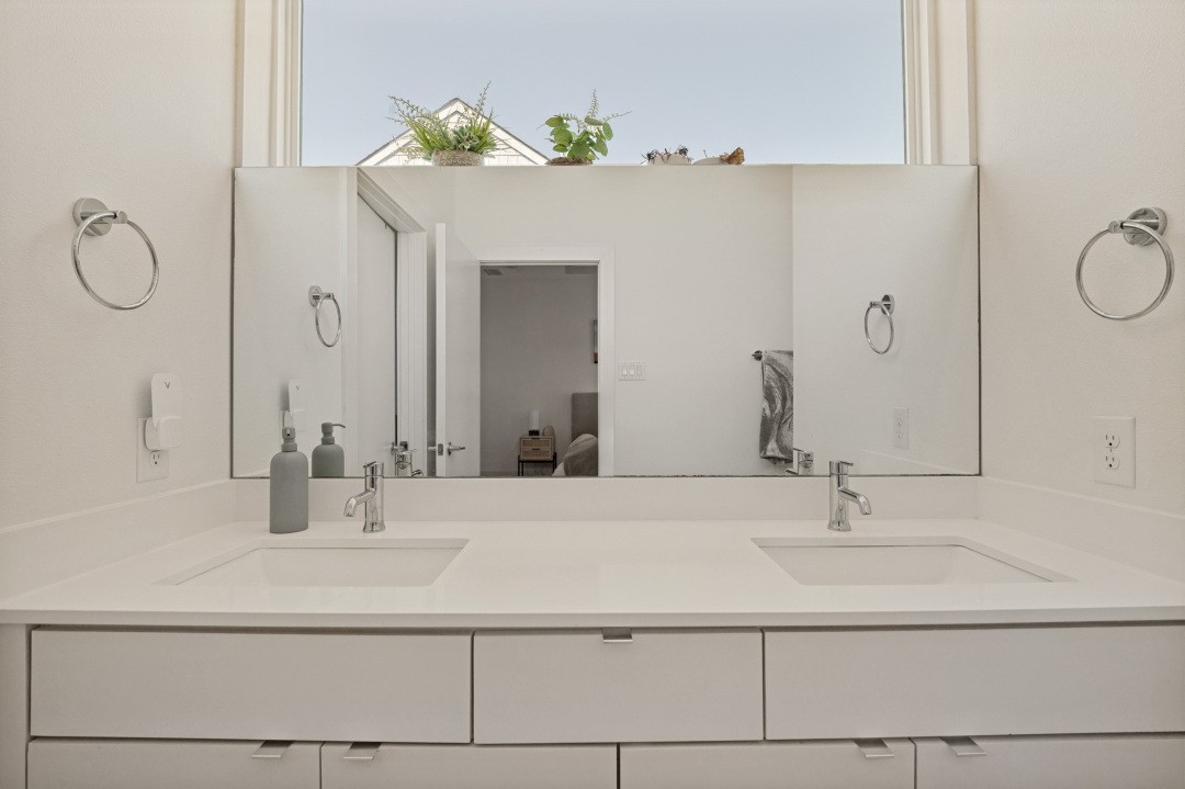 427 W 10th Street 201