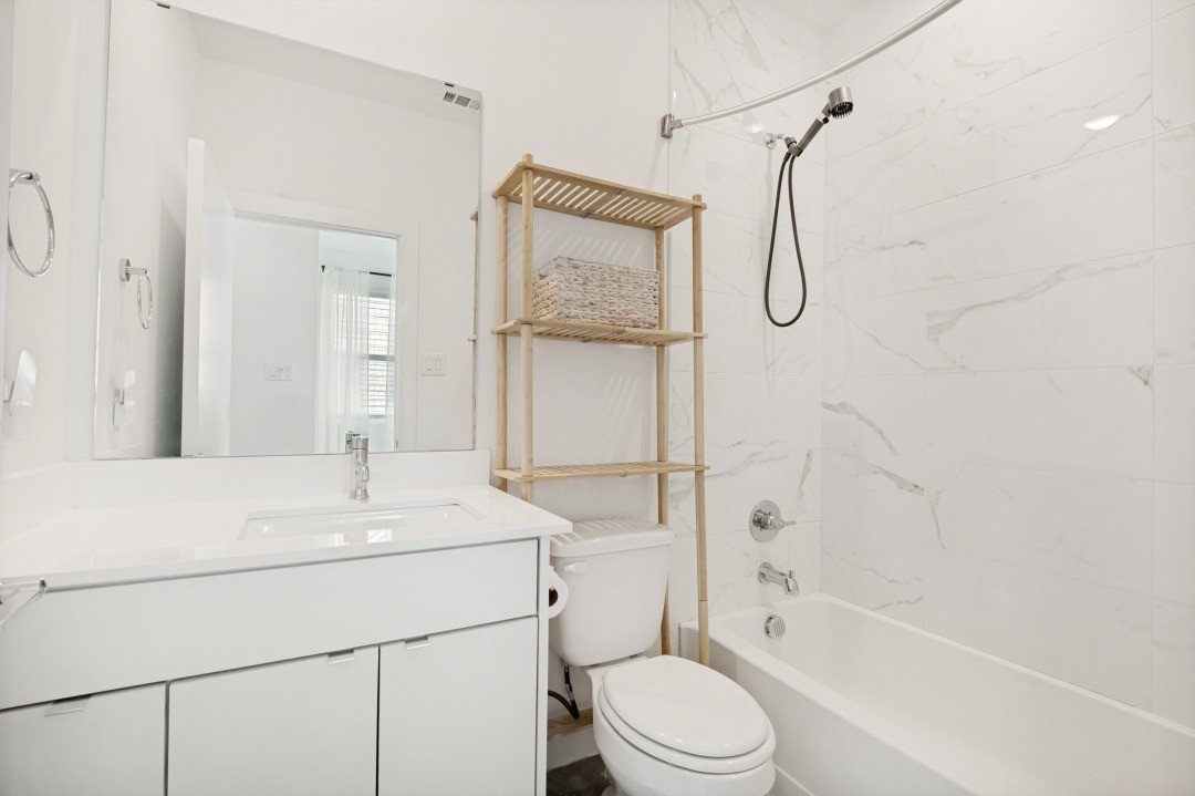 427 W 10th Street 201