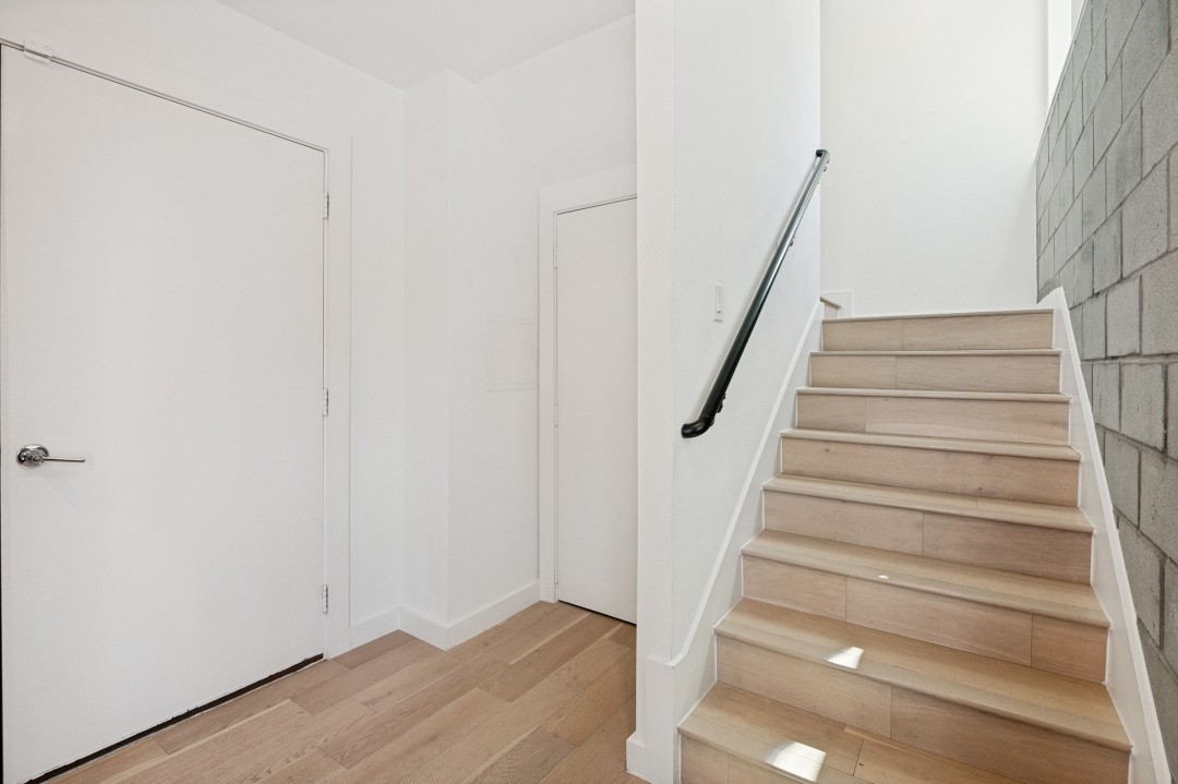 427 W 10th Street 201