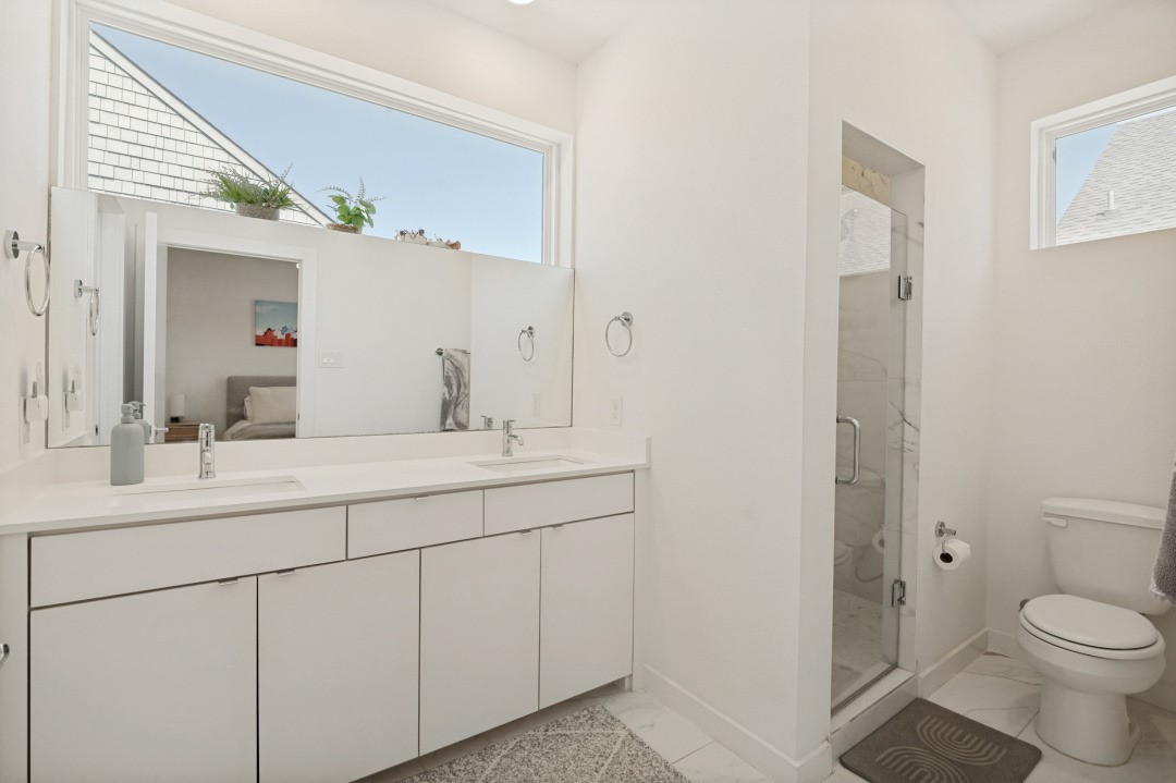 427 W 10th Street 201