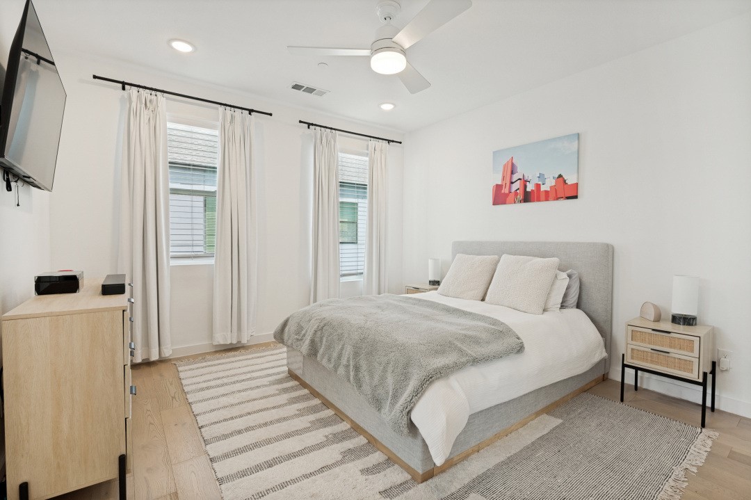 427 W 10th Street 201