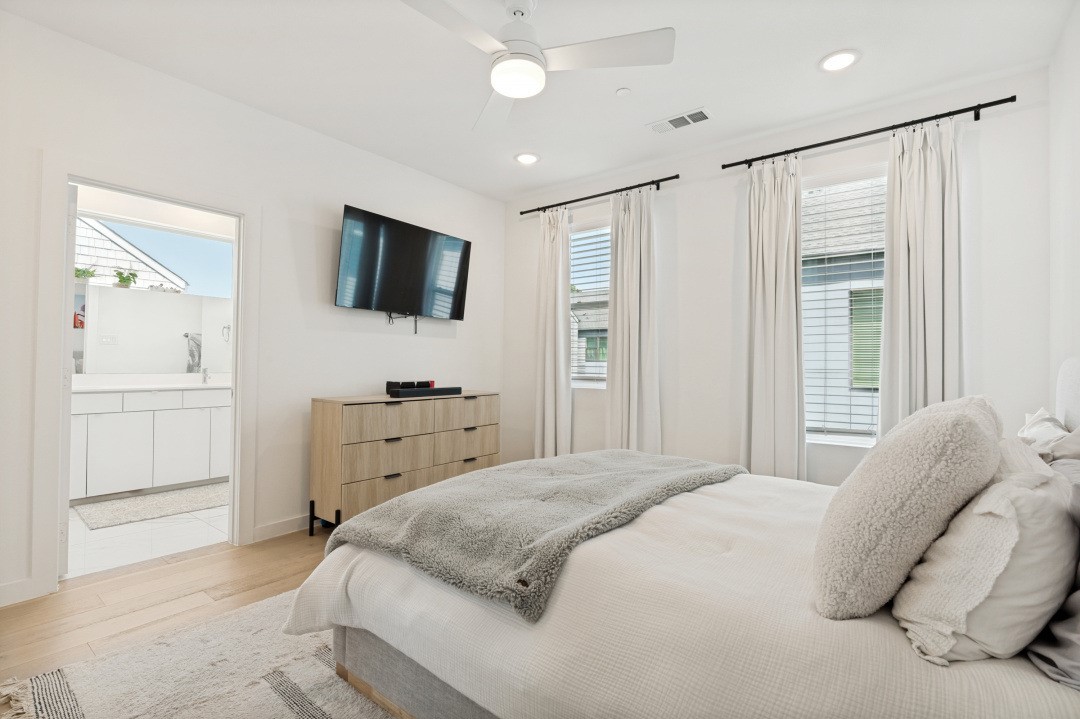 427 W 10th Street 201
