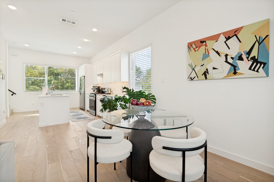 427 W 10th Street 201