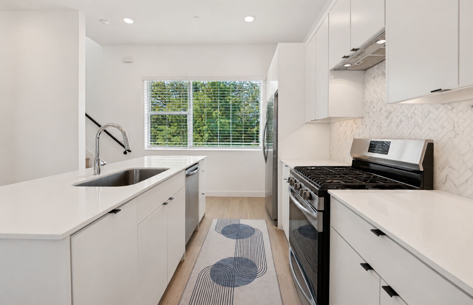 427 W 10th Street 201