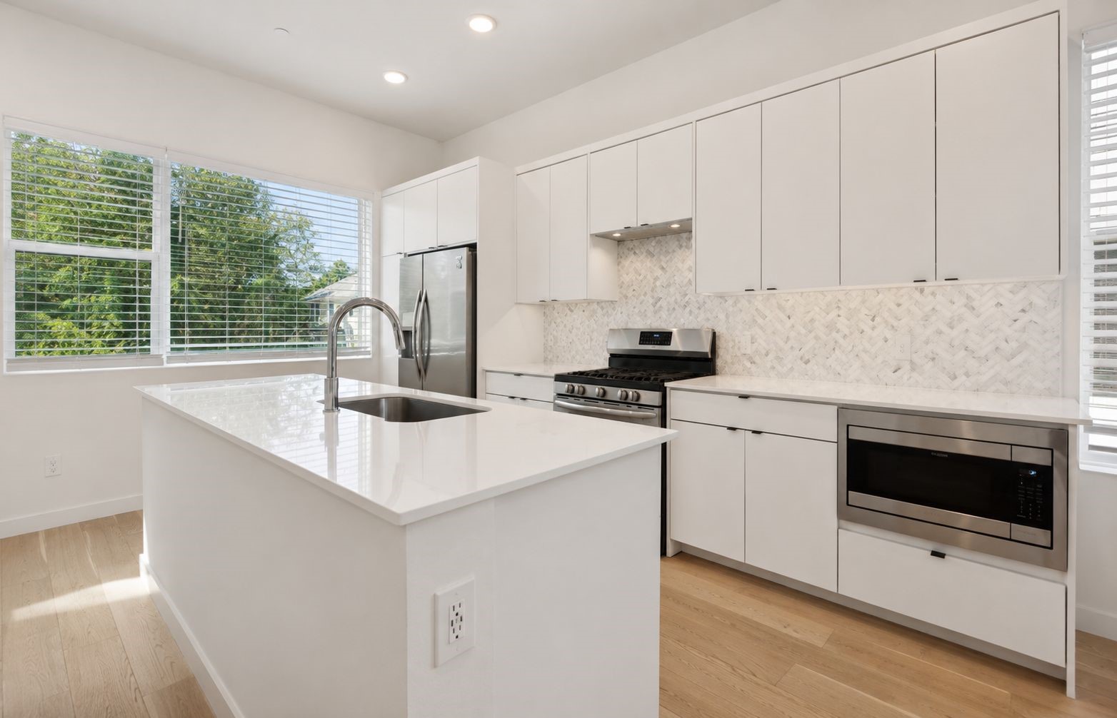 427 W 10th Street 201