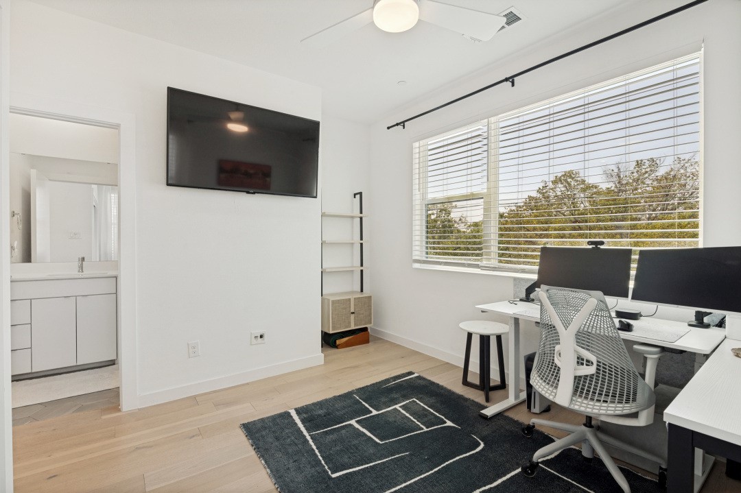 427 W 10th Street 201