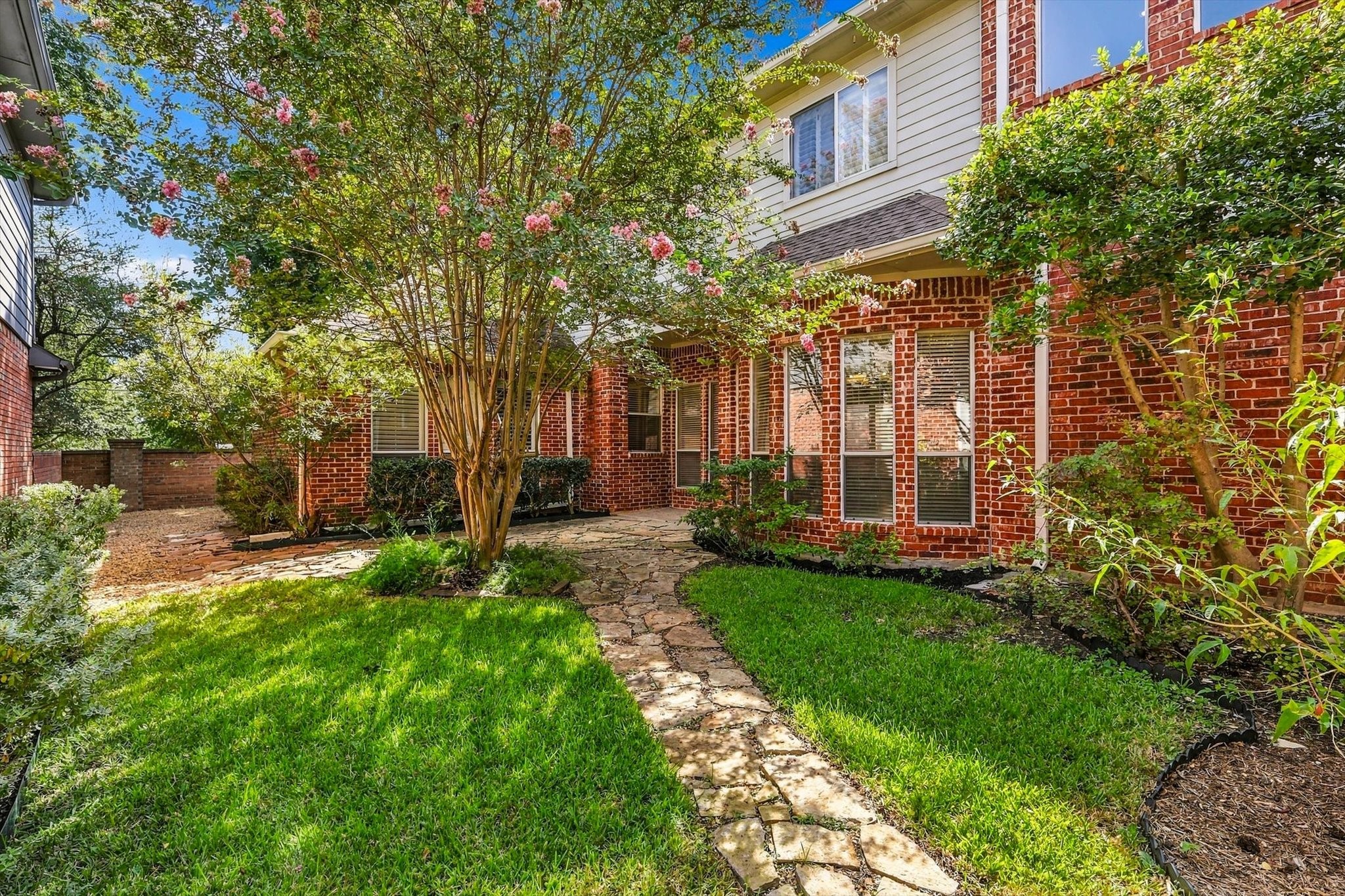 14762 Bedivere Court