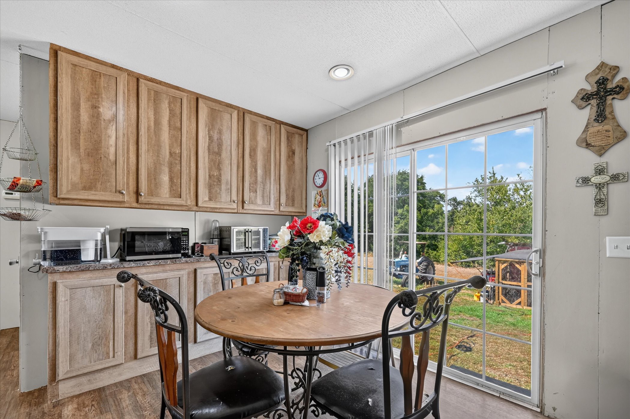 913 County Road 4232