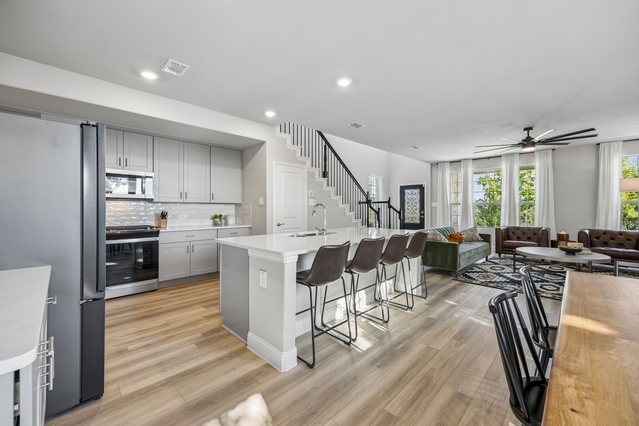 2673 Kings Canyon Mews