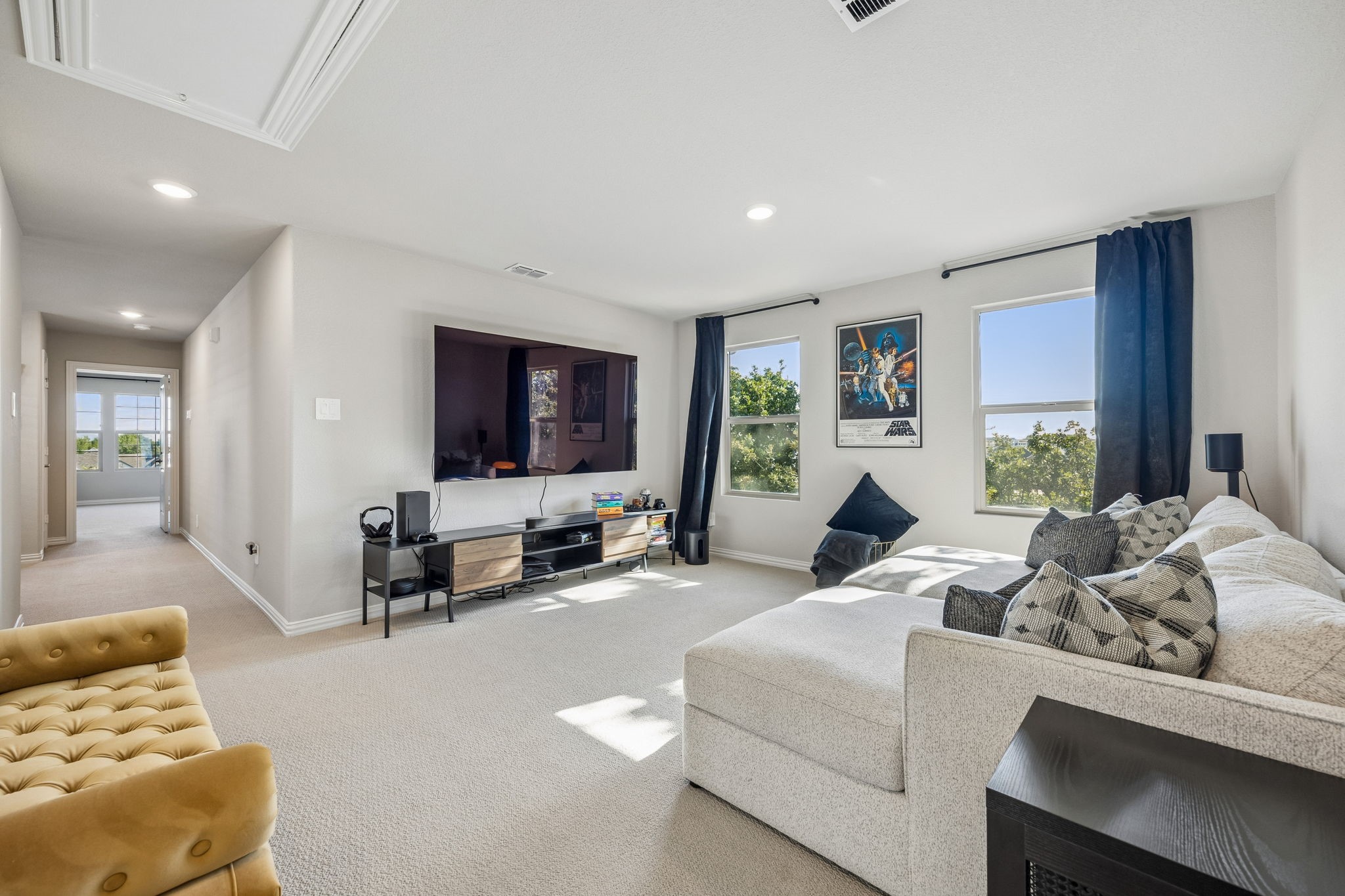 2673 Kings Canyon Mews