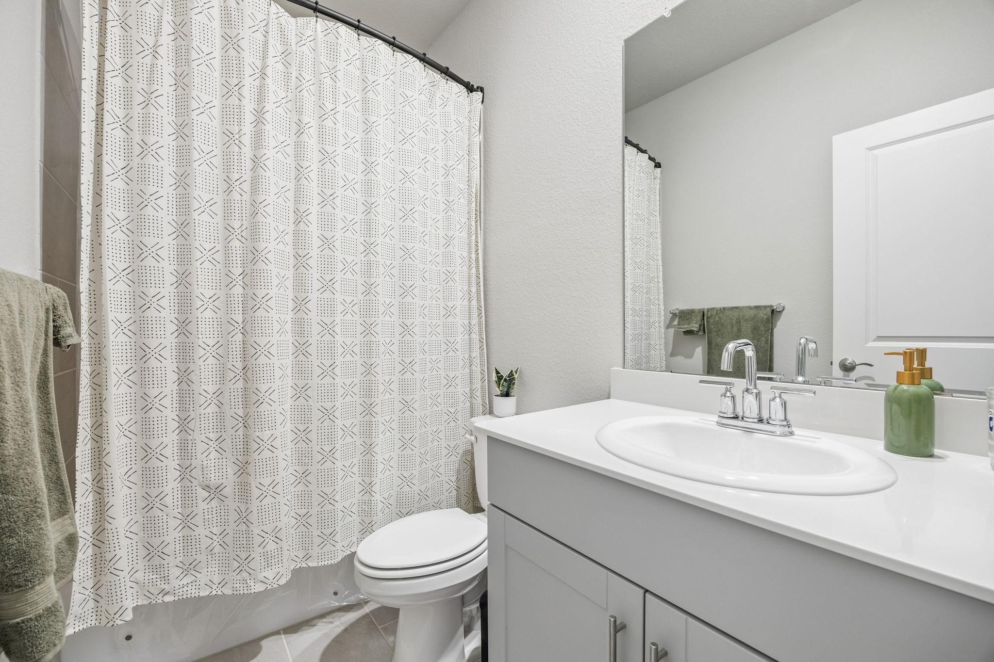 2673 Kings Canyon Mews