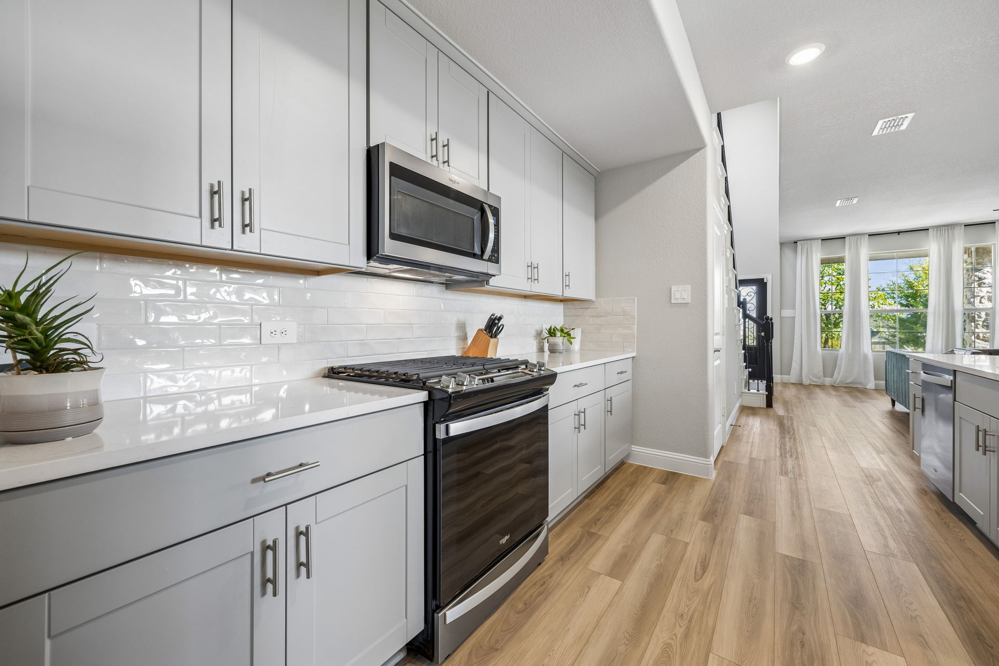 2673 Kings Canyon Mews