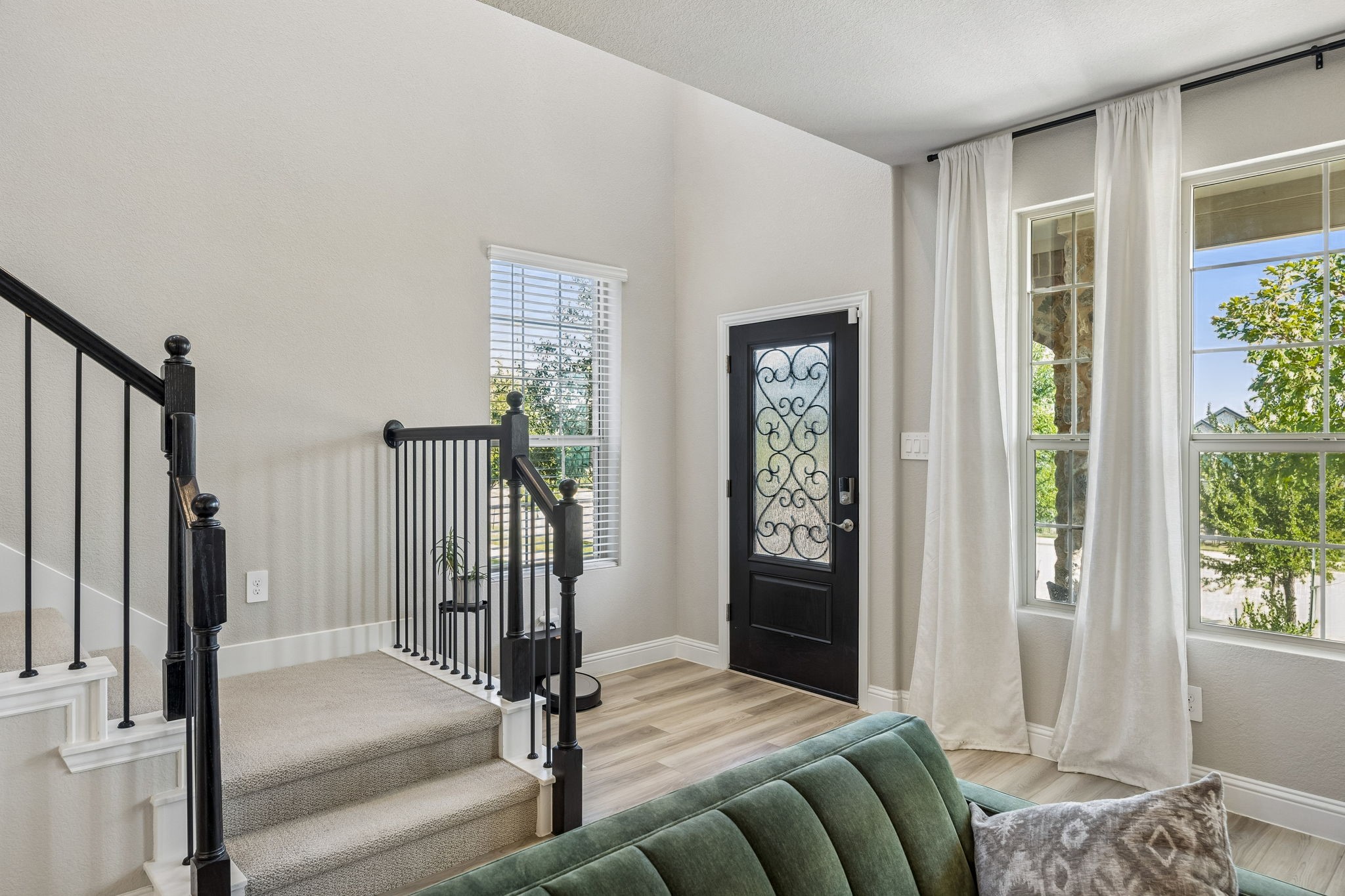 2673 Kings Canyon Mews