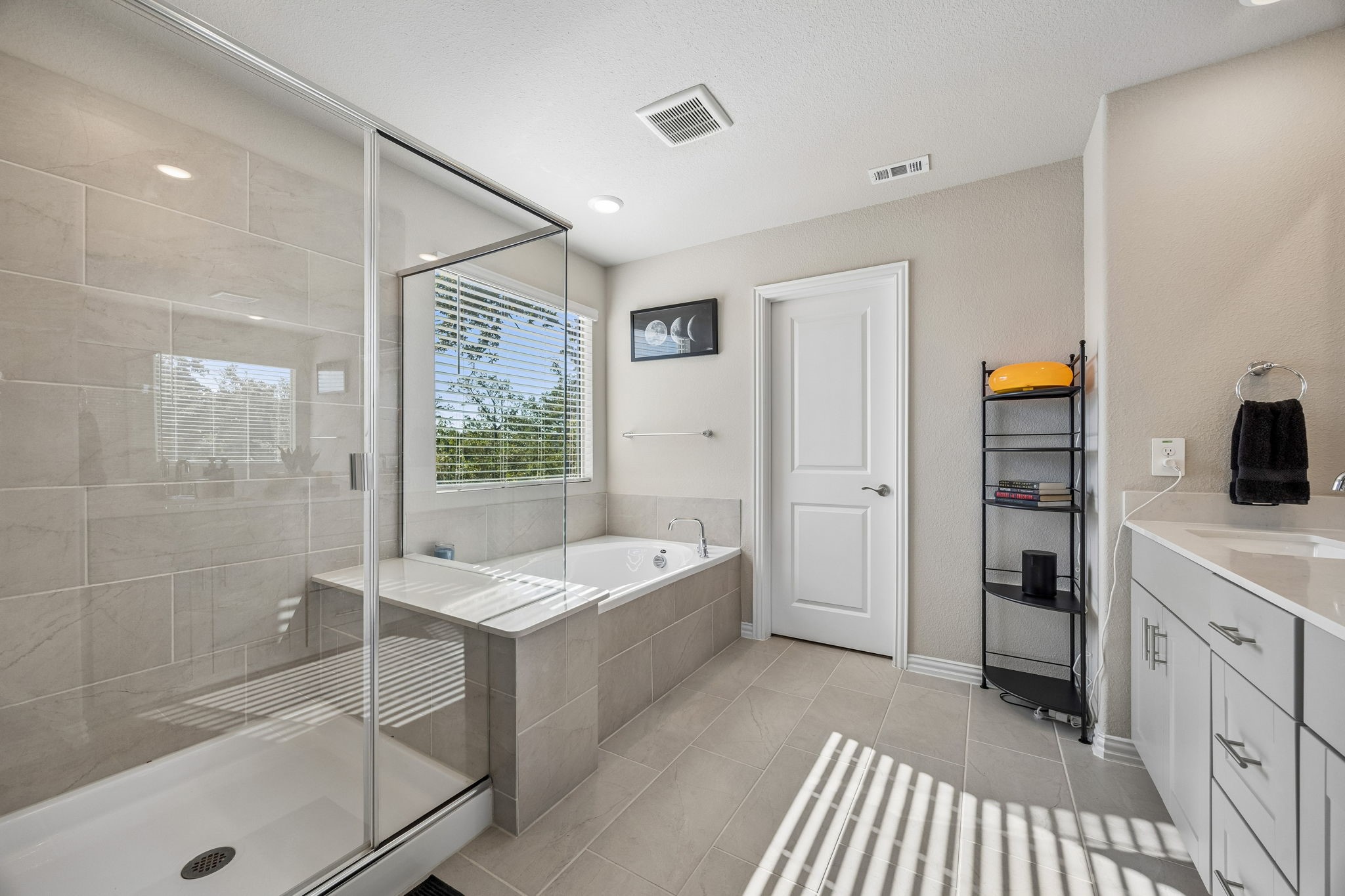 2673 Kings Canyon Mews