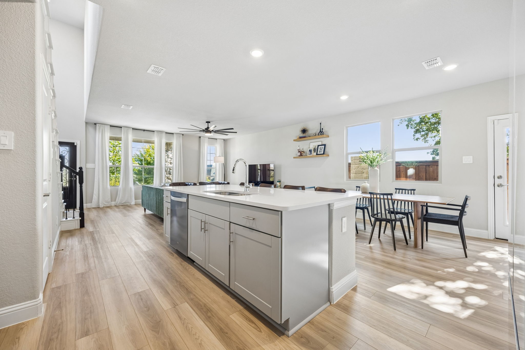 2673 Kings Canyon Mews